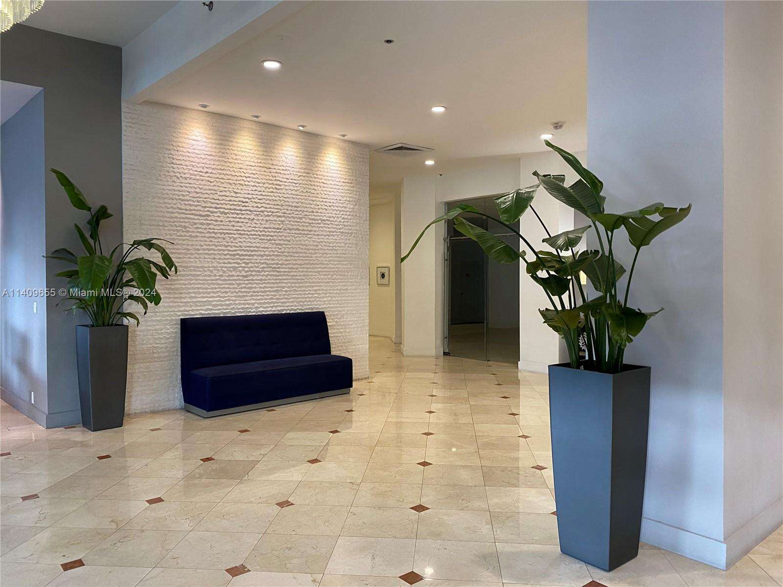 Decoplage Unit #939 | Picture 16