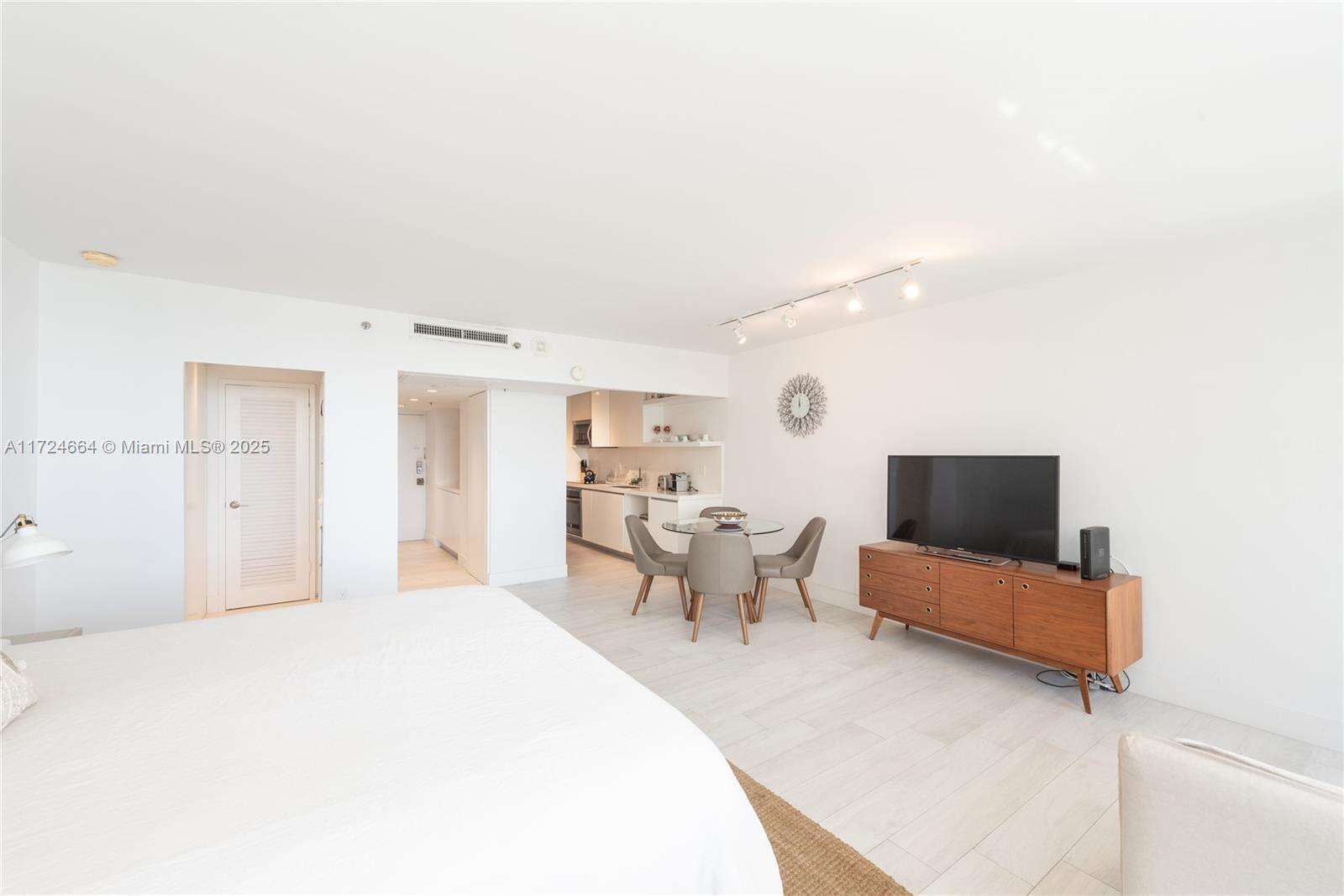 Decoplage Unit #619 | Picture 7