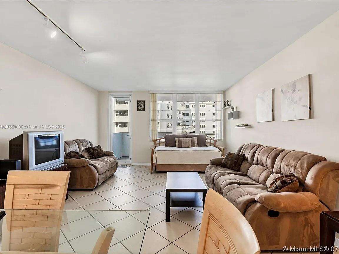 Decoplage South Beach For Sale | Unit #633