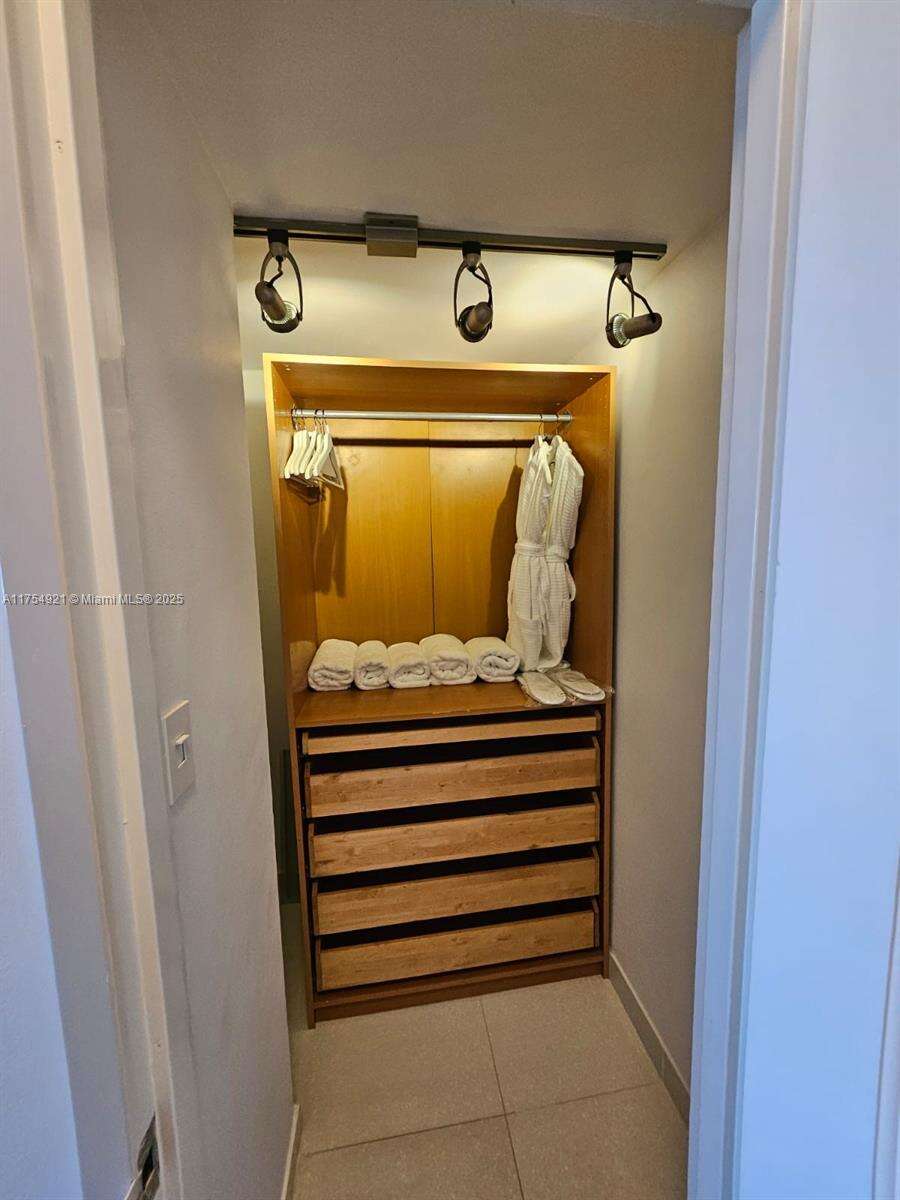 Decoplage Unit #1242 | Picture 15