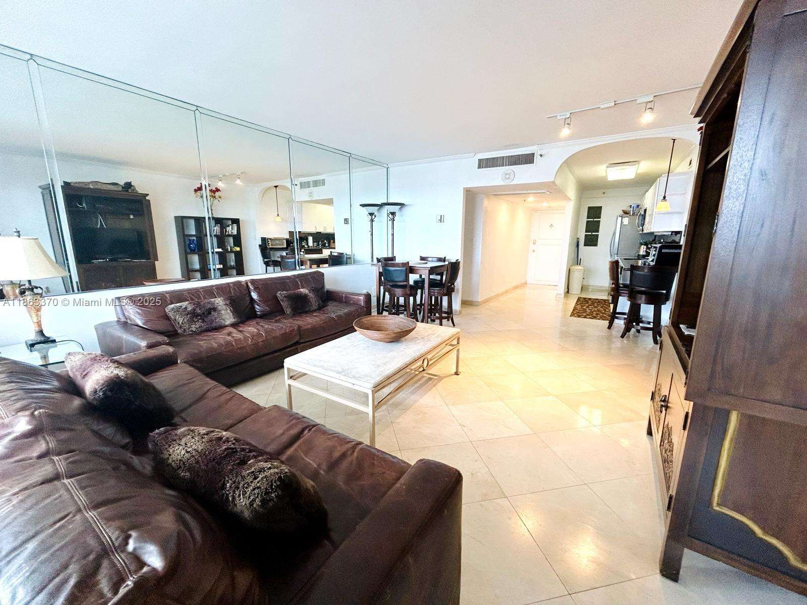 Decoplage Unit #1034 | Picture 2