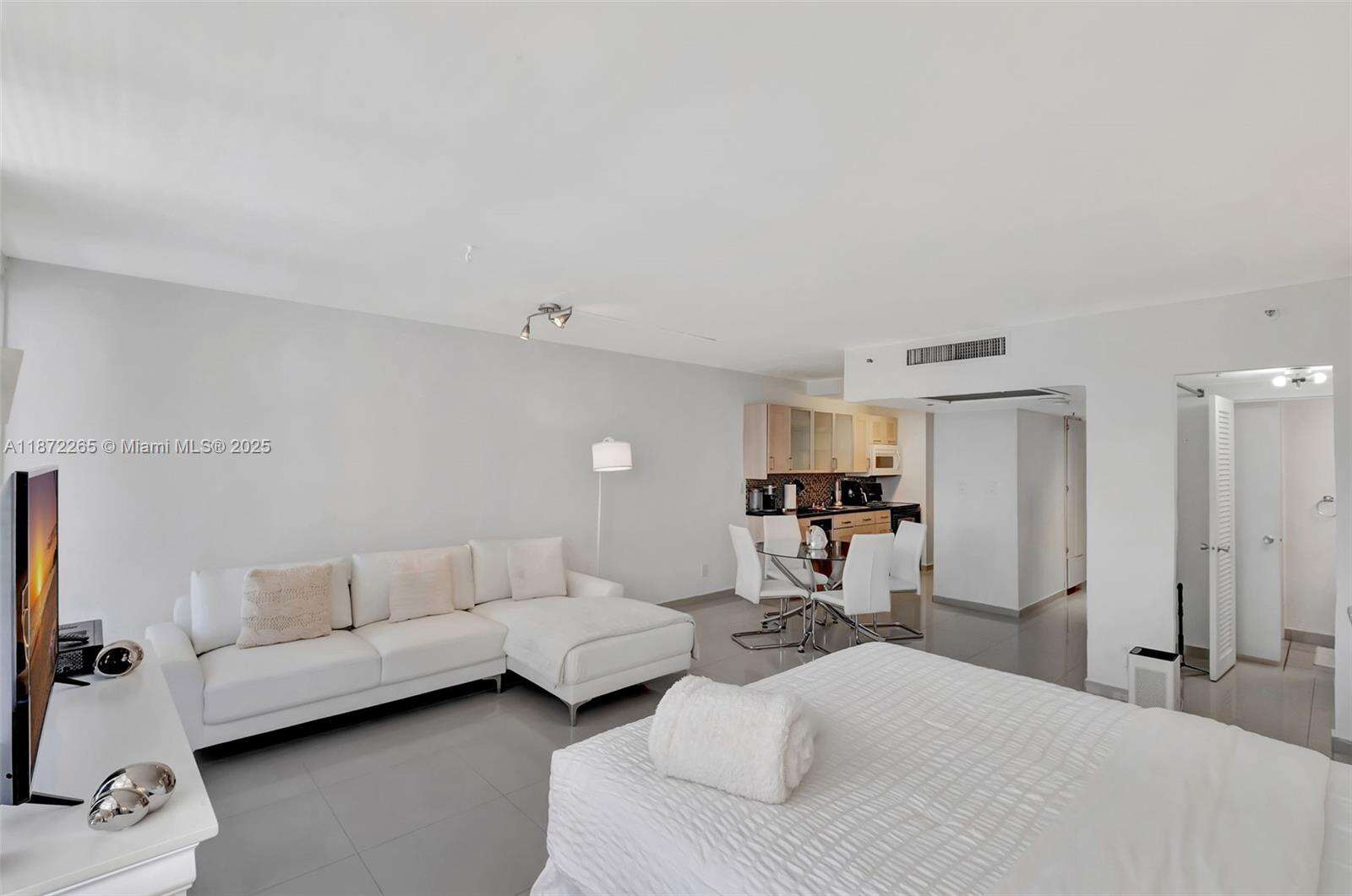 Decoplage Unit #417 | Picture 7