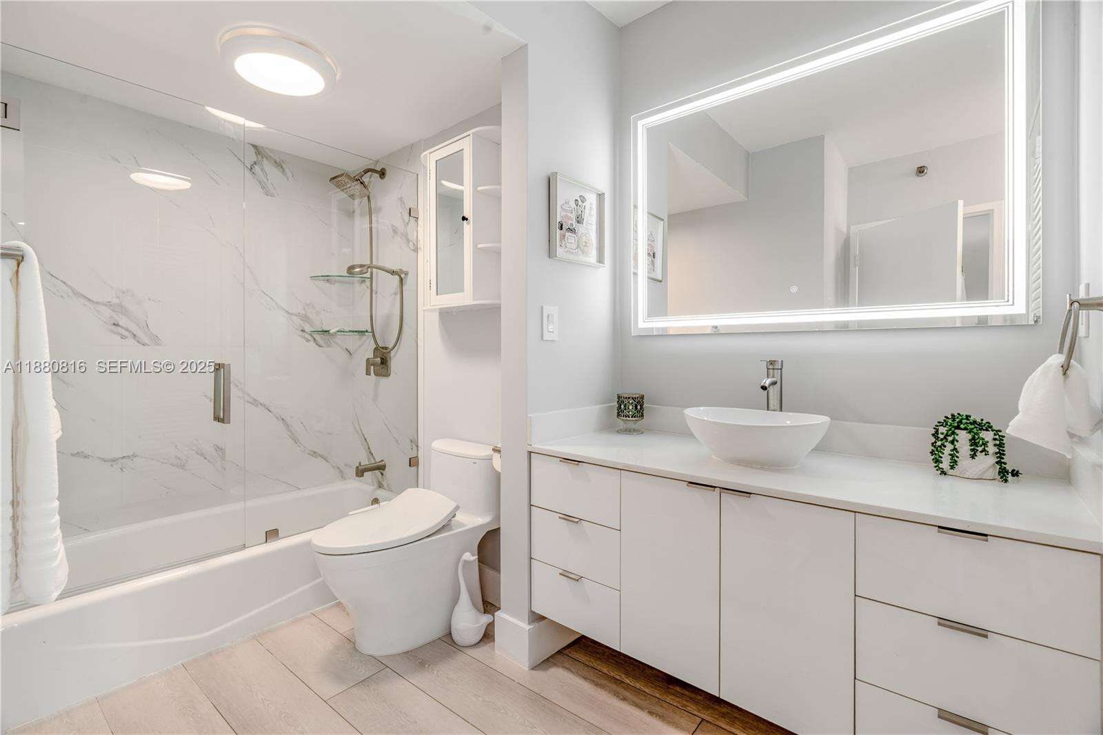 Decoplage Unit #323 | Picture 19