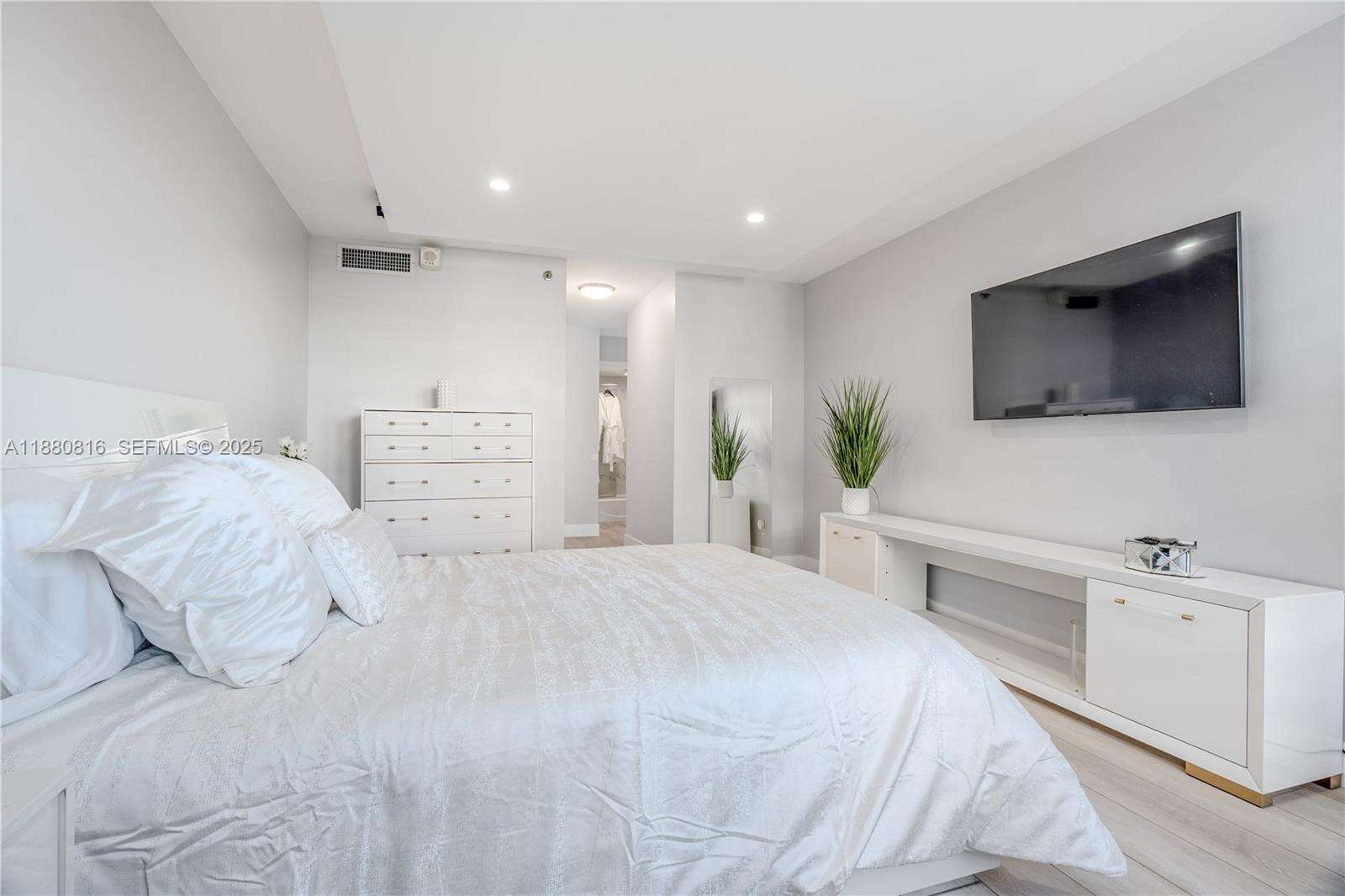 Decoplage Unit #323 | Picture 23