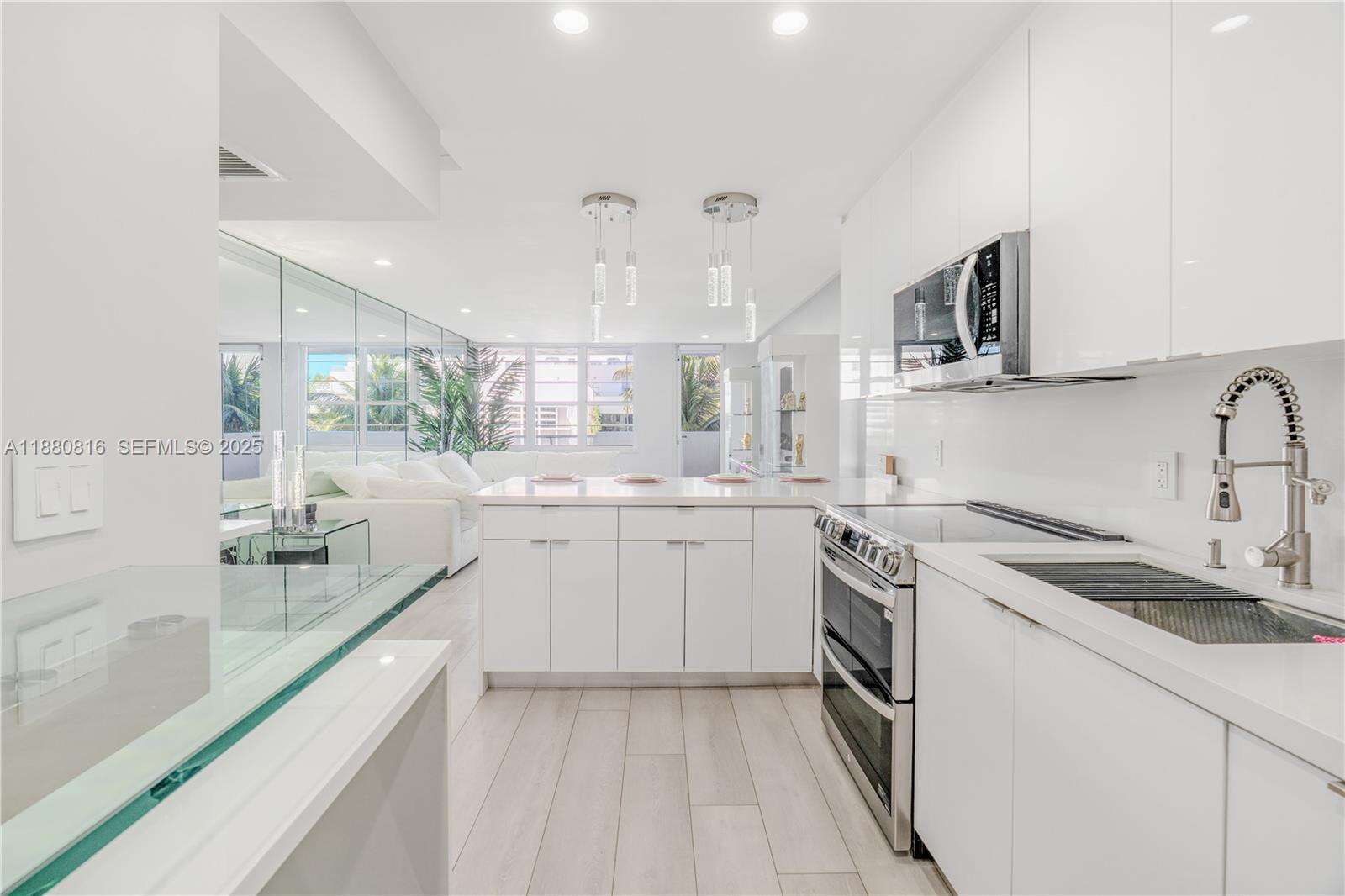 Decoplage Unit #323 | Picture 26