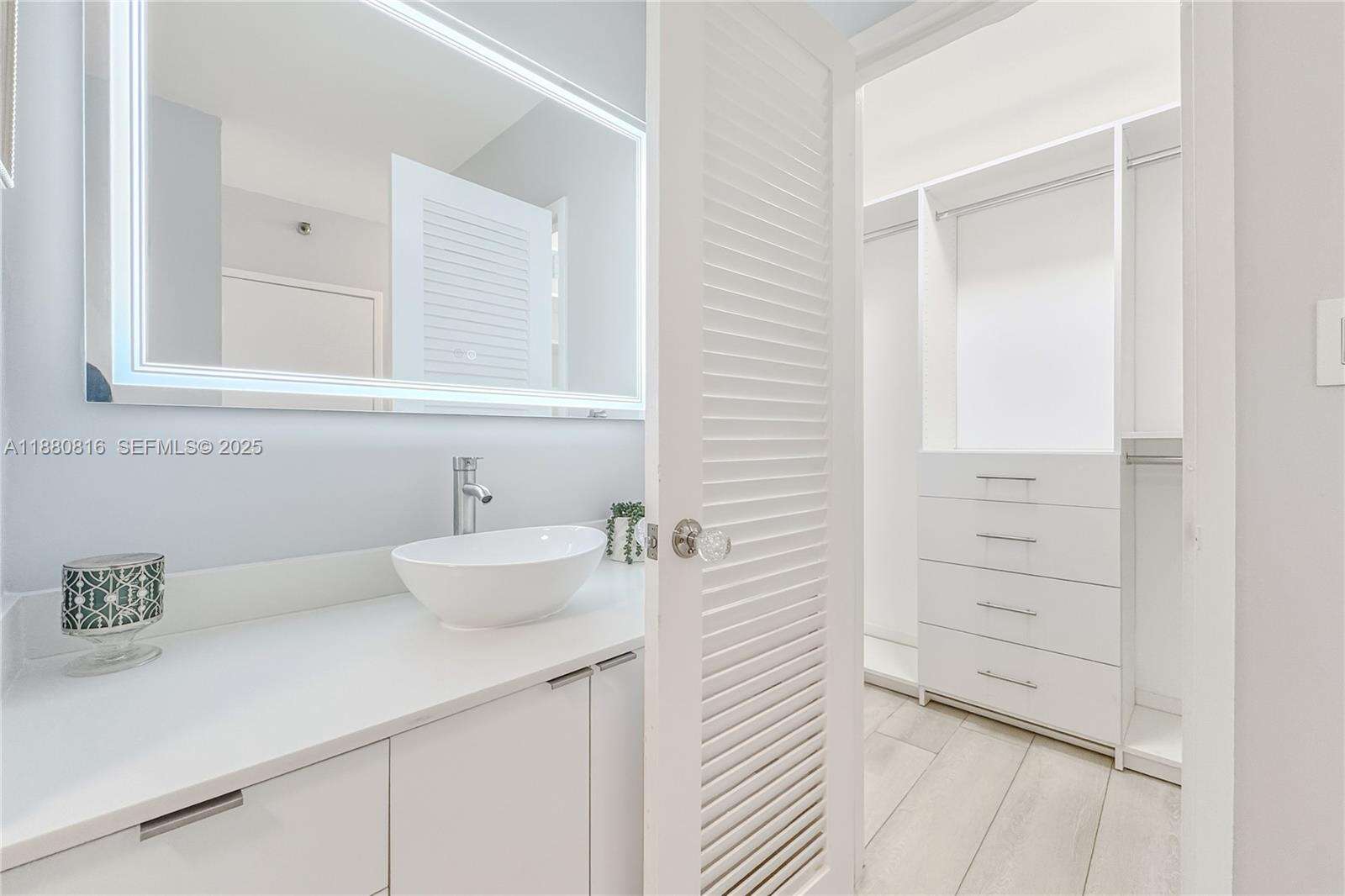 Decoplage Unit #323 | Picture 34