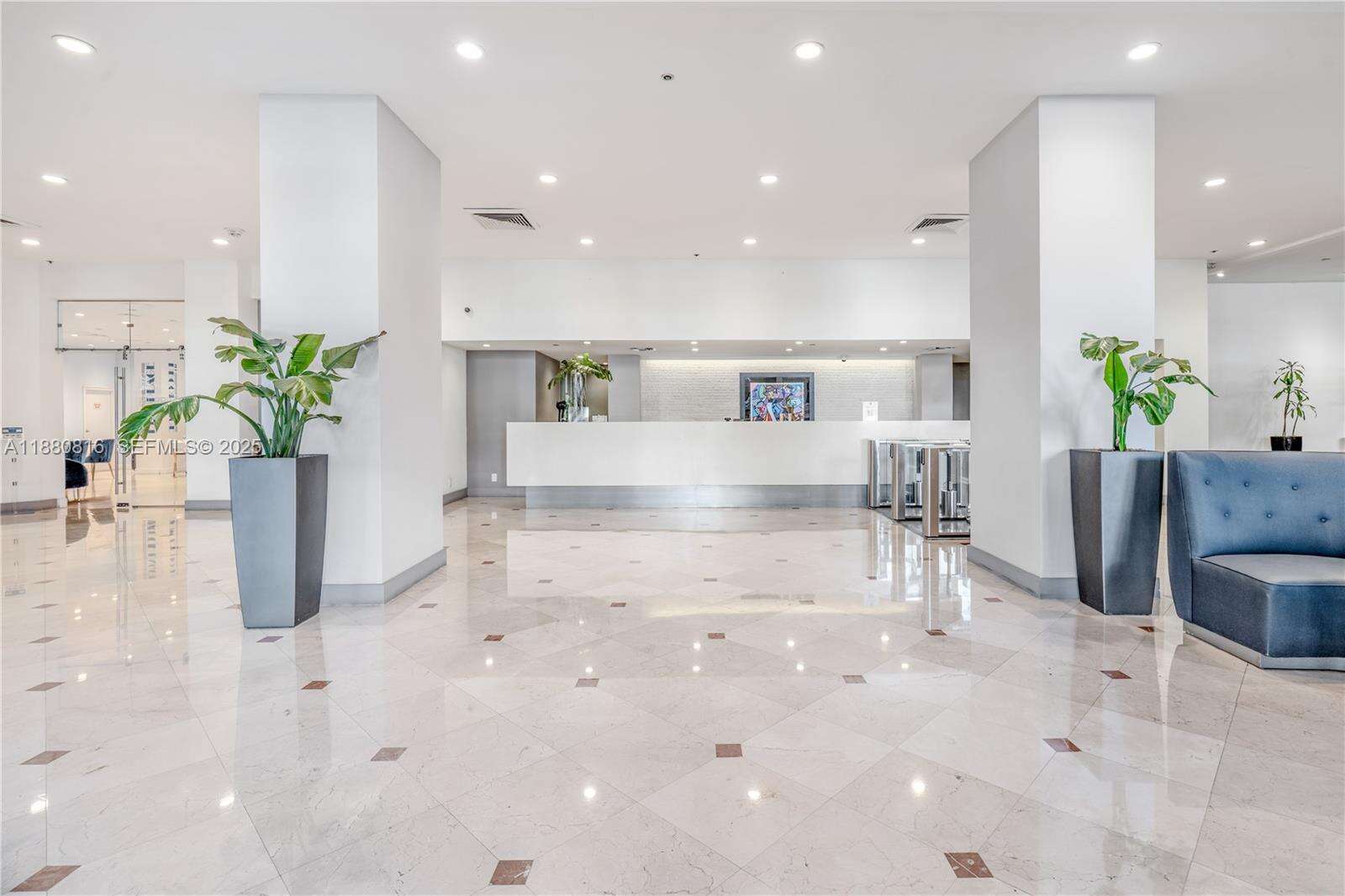 Decoplage Unit #323 | Picture 42