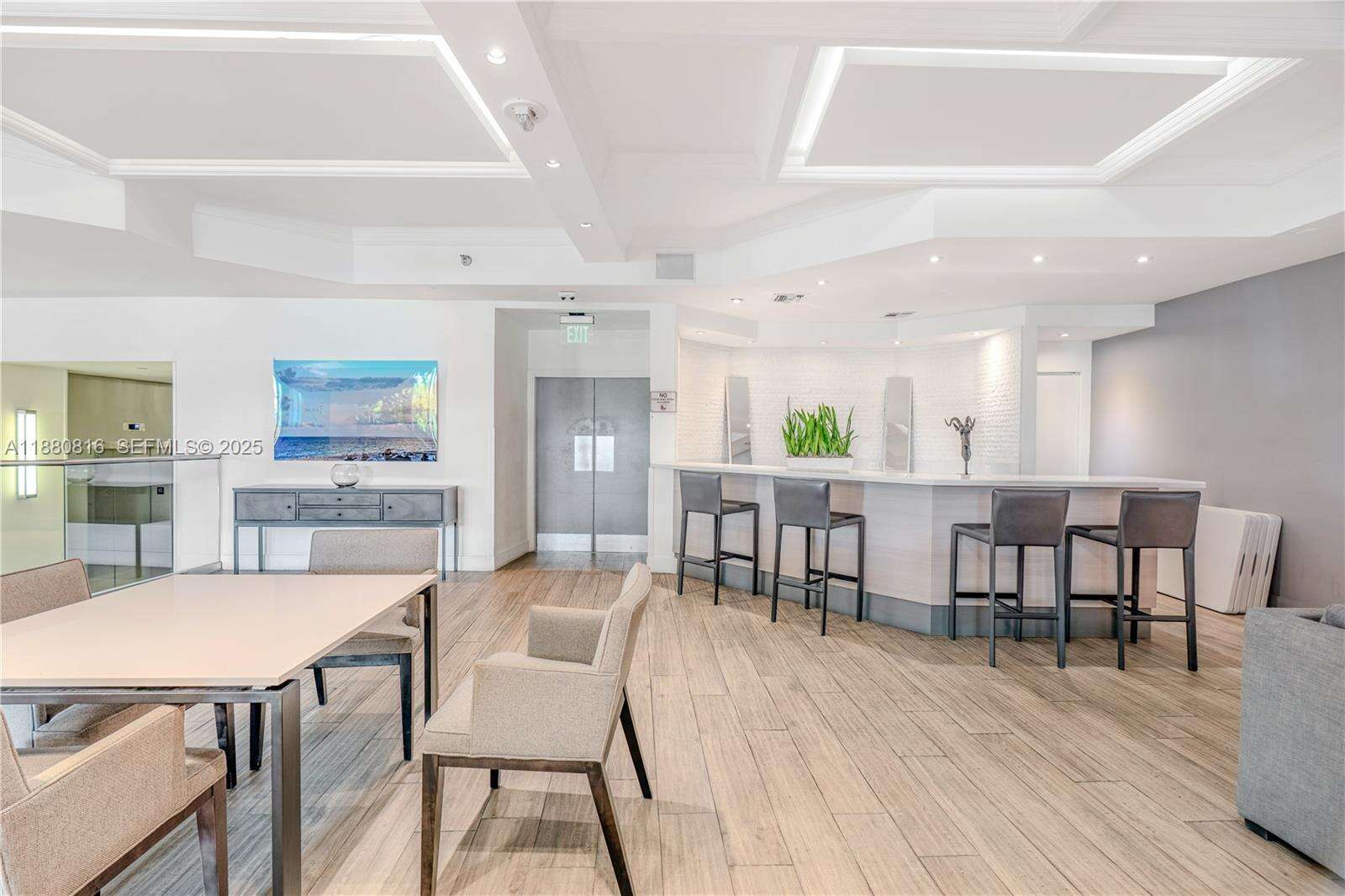 Decoplage Unit #323 | Picture 44