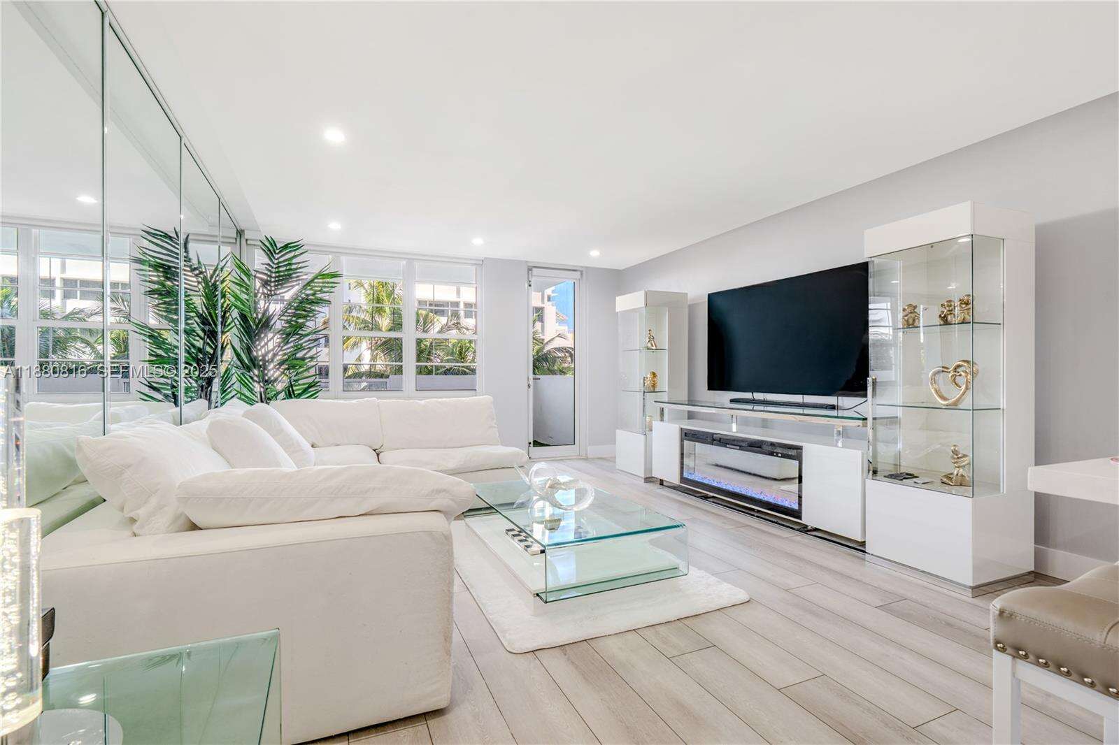 Decoplage Unit #323 | Picture 6