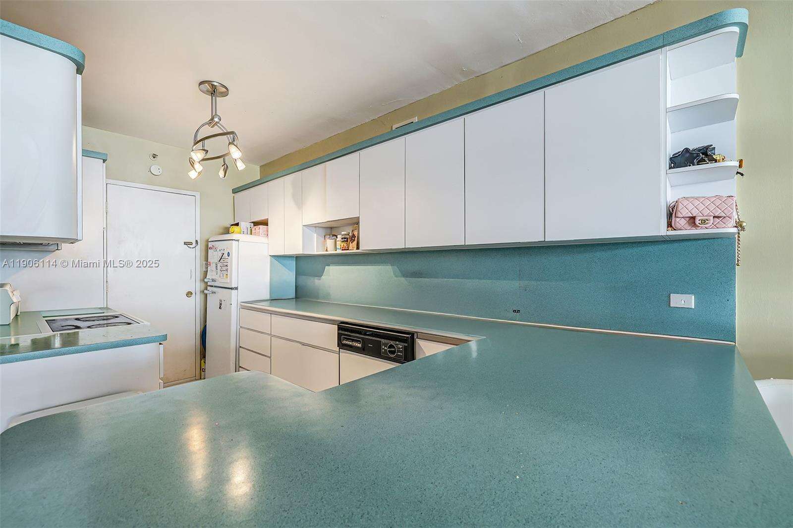 Decoplage Unit #502 | Picture 13