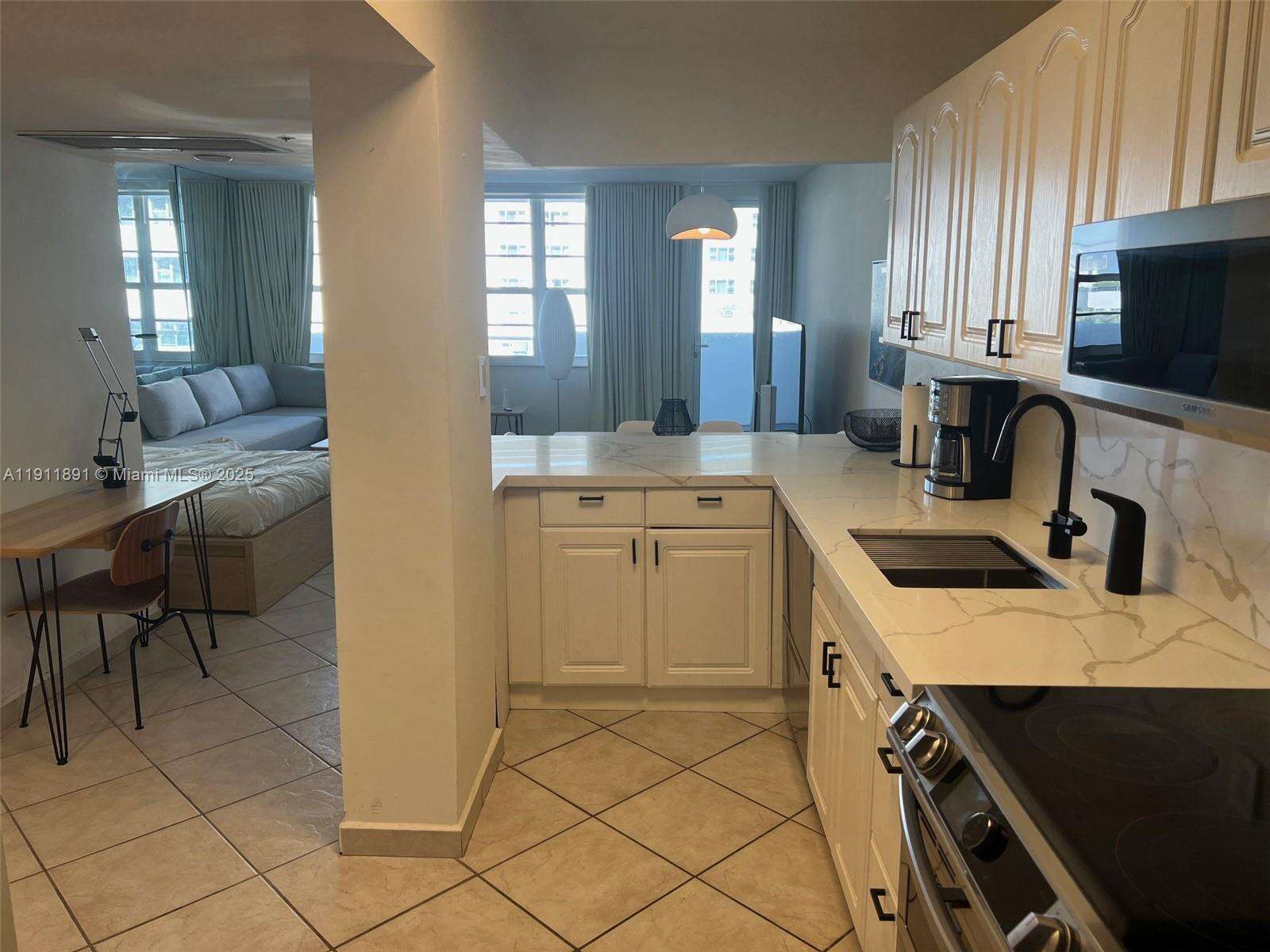 Decoplage Unit #604 | Picture 24