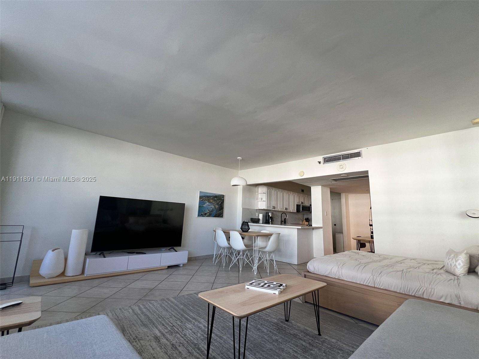 Decoplage Unit #604 | Picture 10