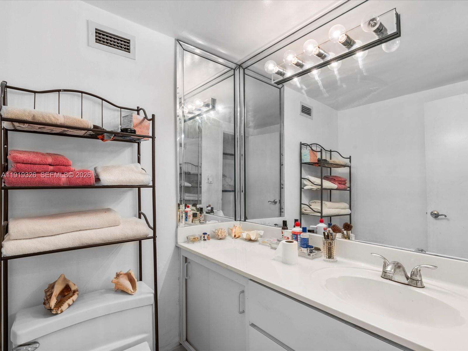 Decoplage Unit #423 | Picture 13