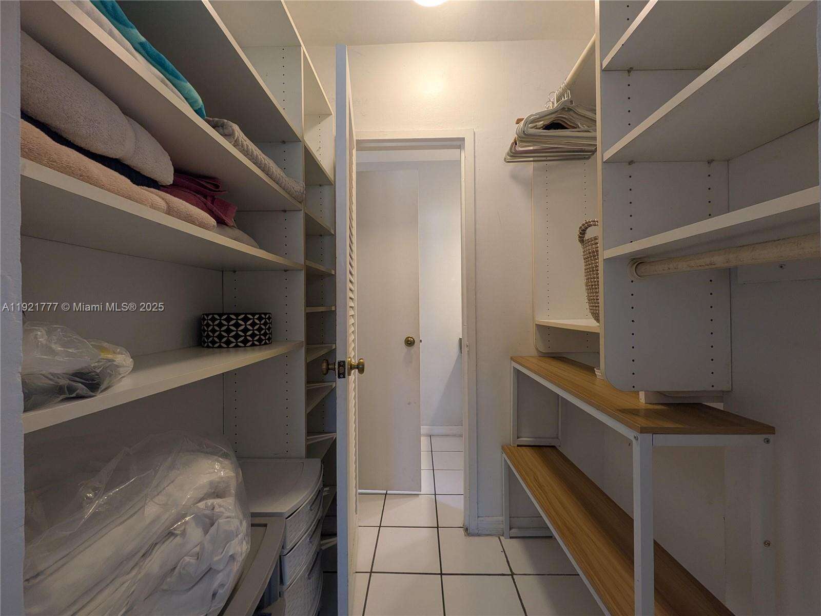 Decoplage Unit #904 | Picture 7