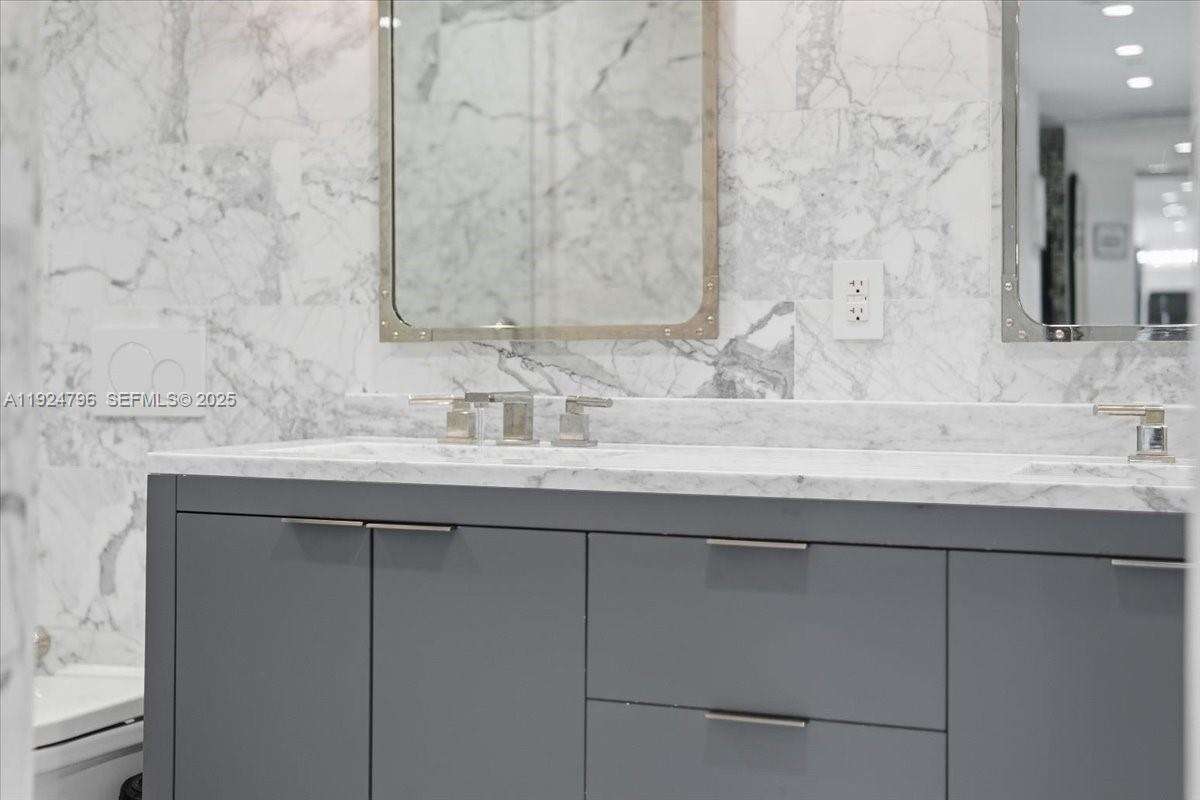 Decoplage Unit #747 | Picture 28