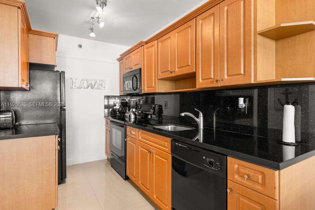 Decoplage Unit #702 | Picture 11