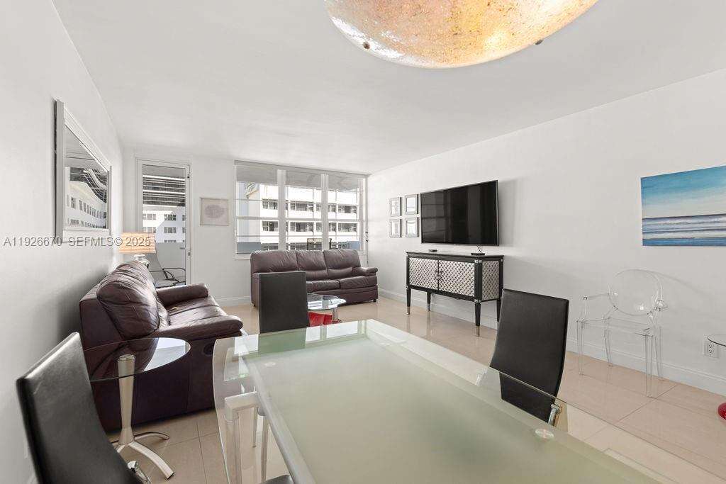 Decoplage Unit #702 | Picture 12