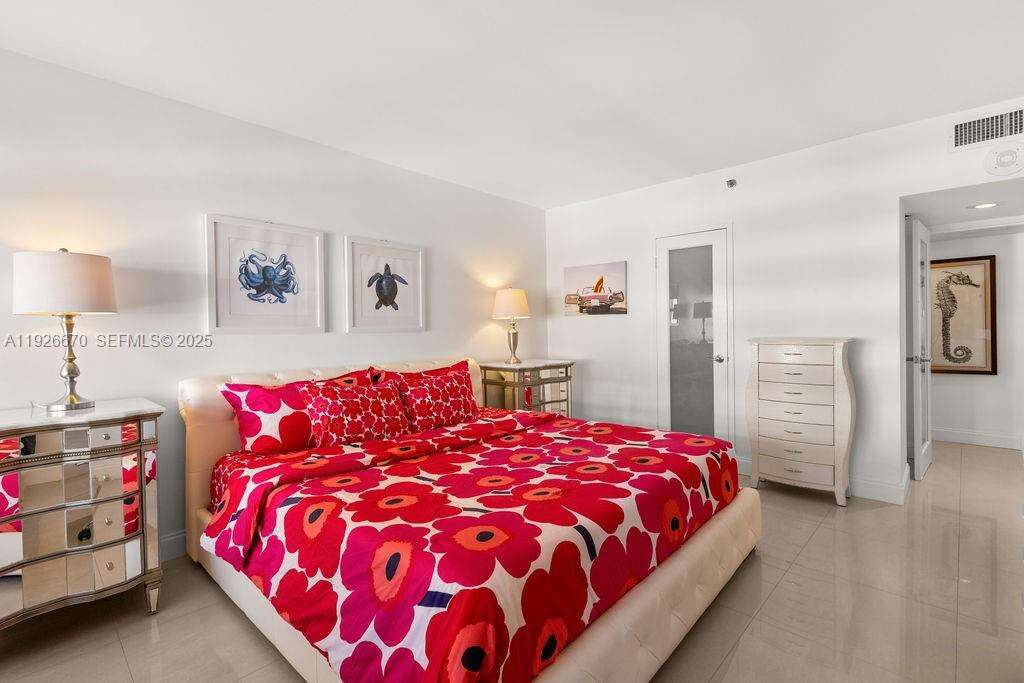 Decoplage Unit #702 | Picture 17