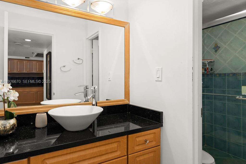 Decoplage Unit #702 | Picture 19