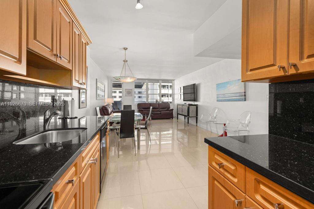 Decoplage Unit #702 | Picture 4