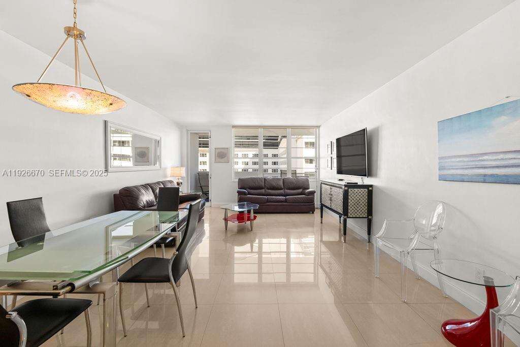 Decoplage Unit #702 | Picture 7