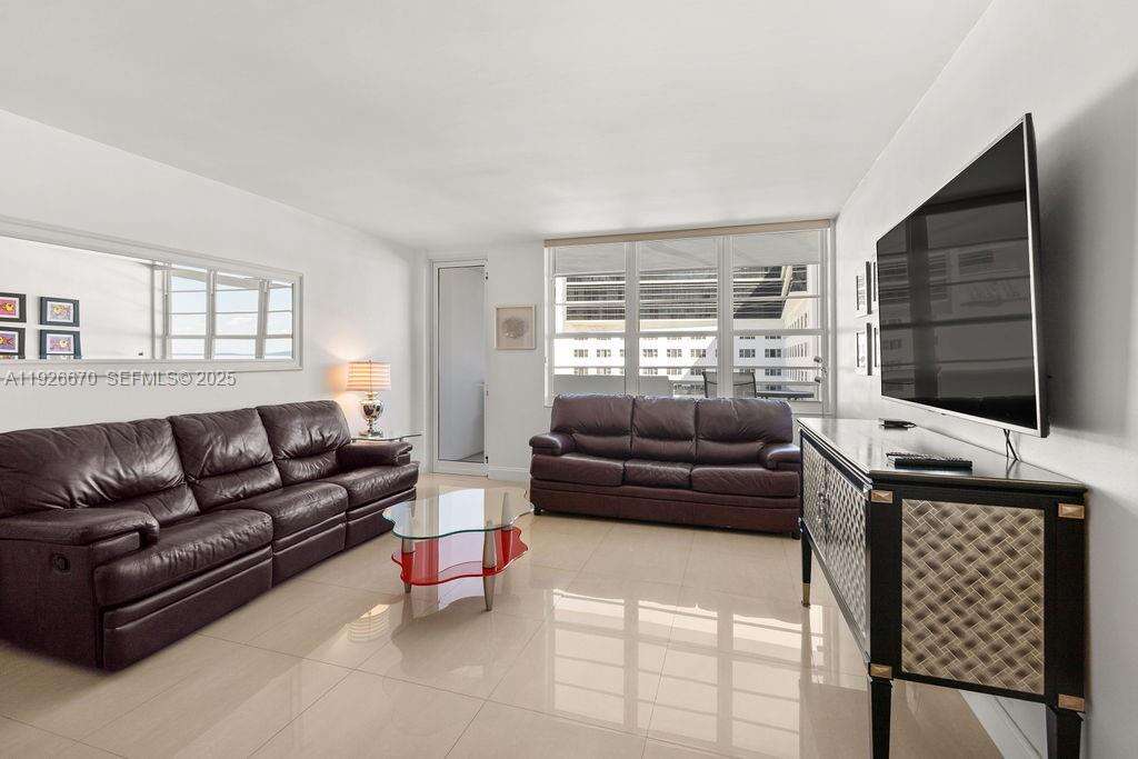 Decoplage Unit #702 | Picture 8