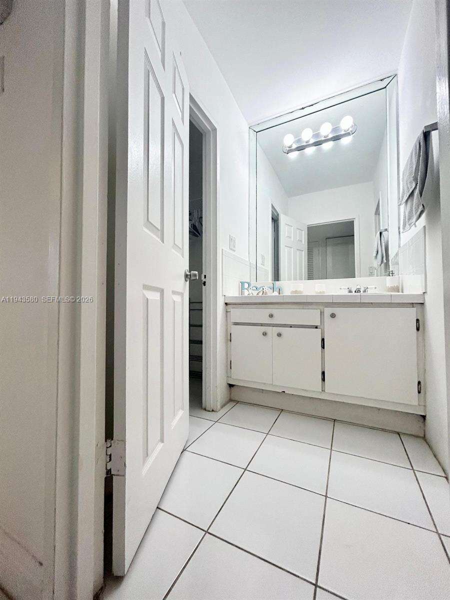 Decoplage Unit #524 | Picture 5