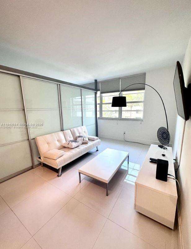 Decoplage Unit #526 | Picture 15