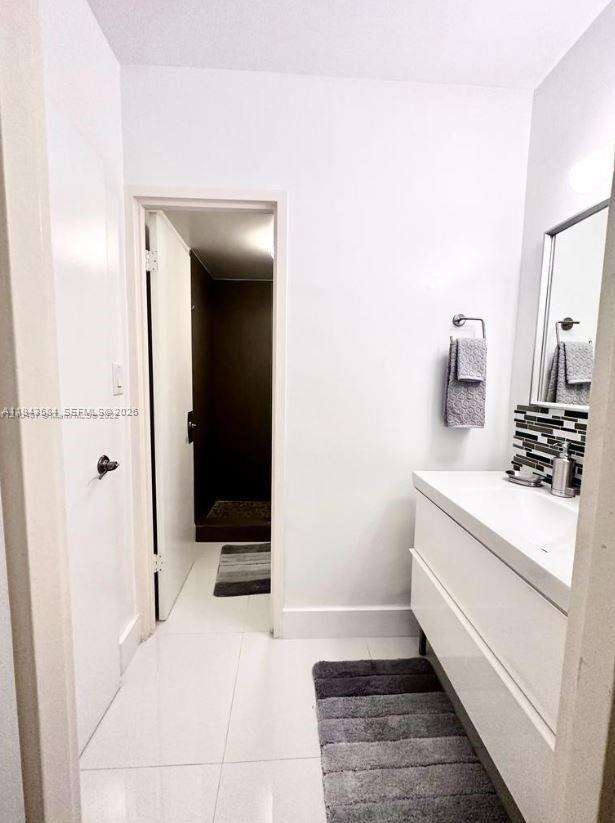 Decoplage Unit #526 | Picture 9