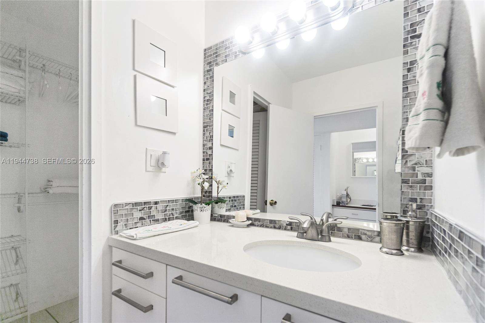 Decoplage Unit #1105 | Picture 17