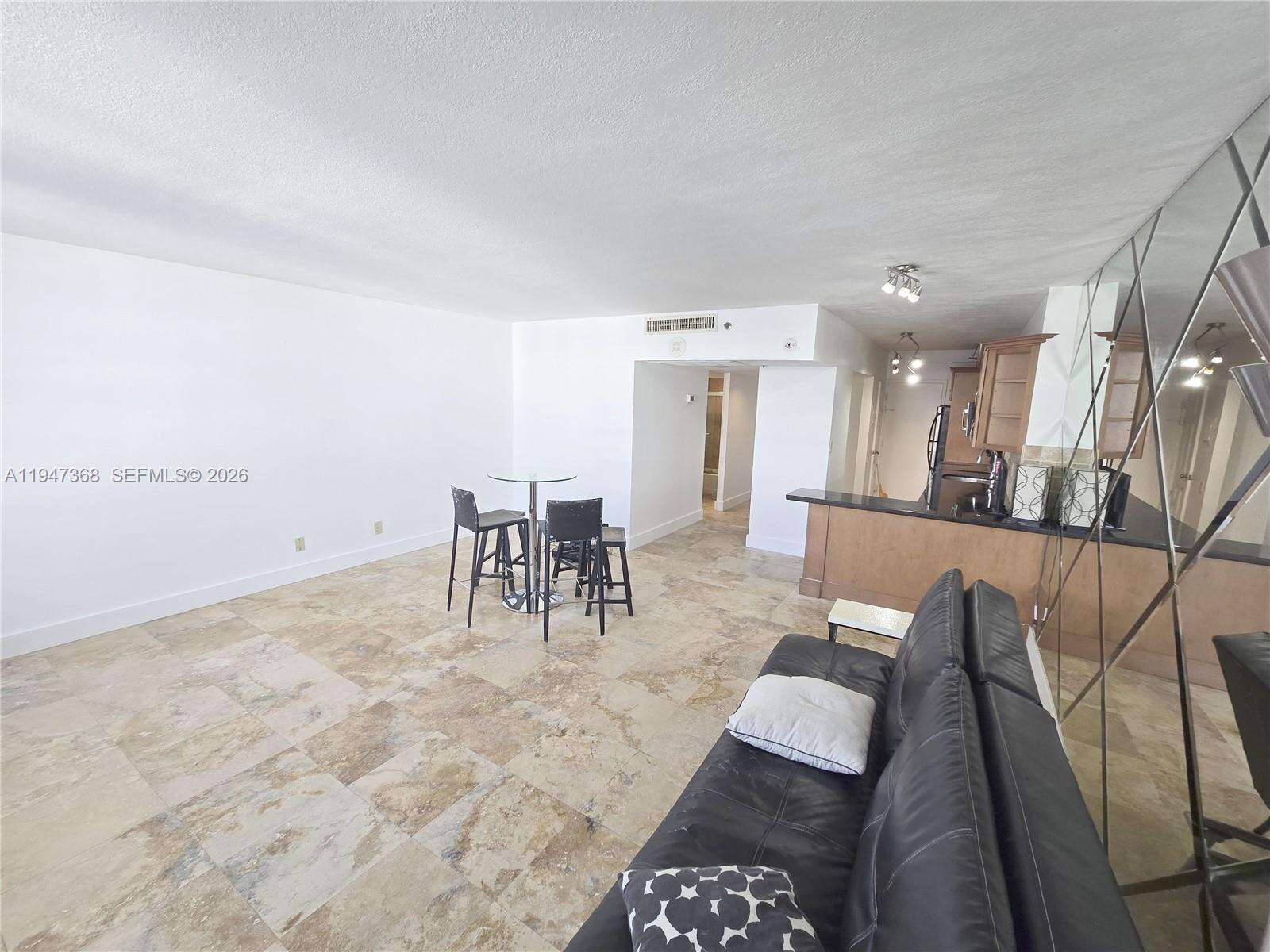 Decoplage Unit #1206 | Picture 7