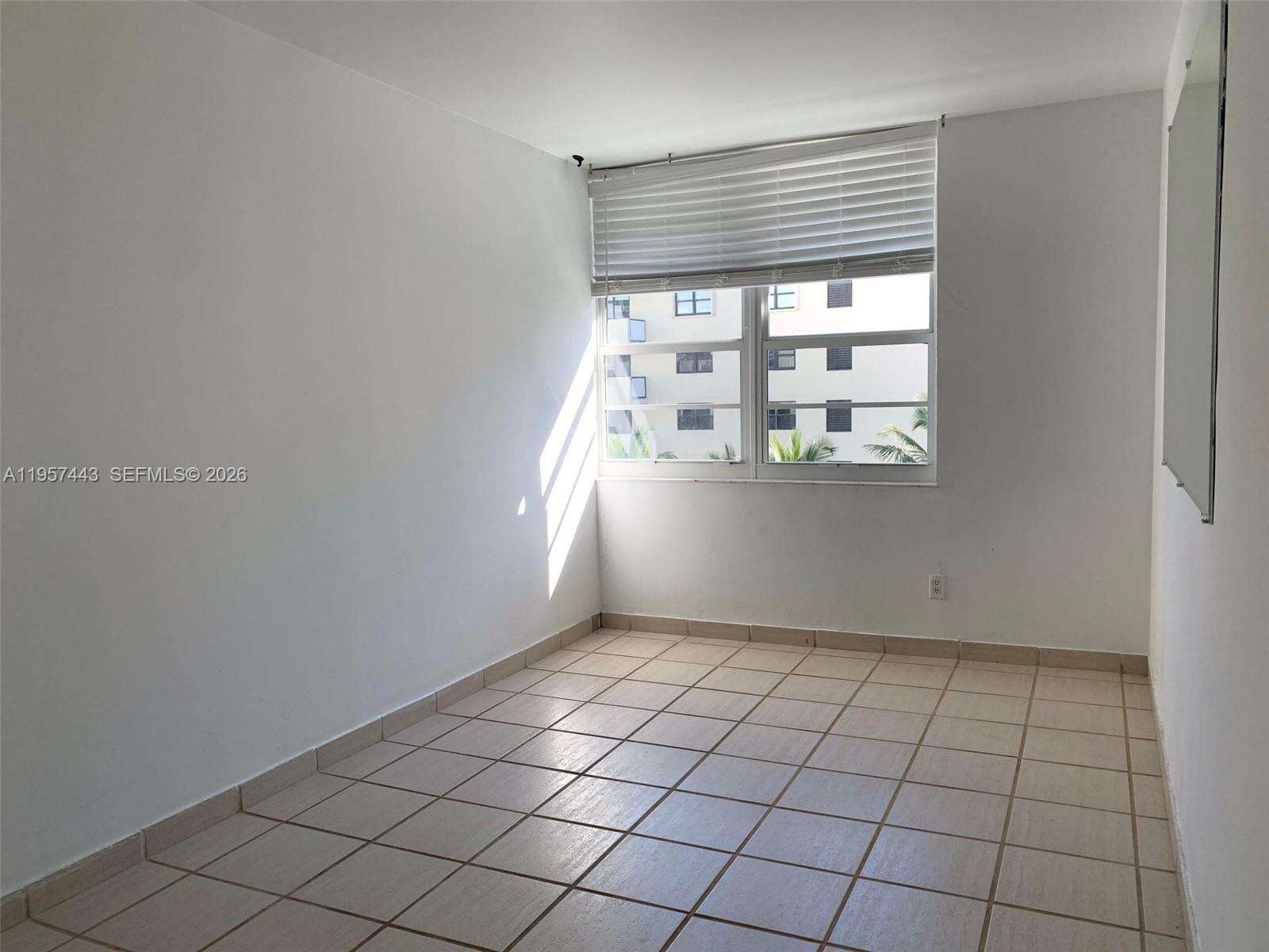 Decoplage Unit #732 | Picture 12