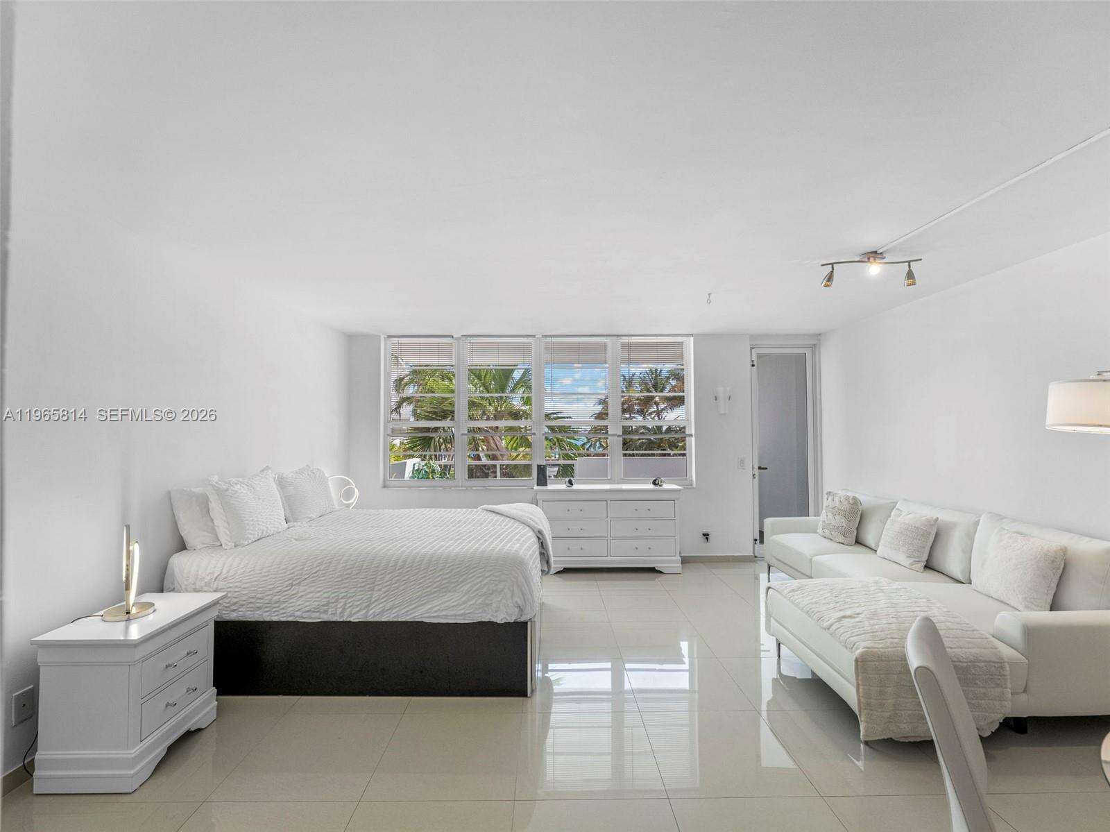 Decoplage Unit #417 | Picture 2