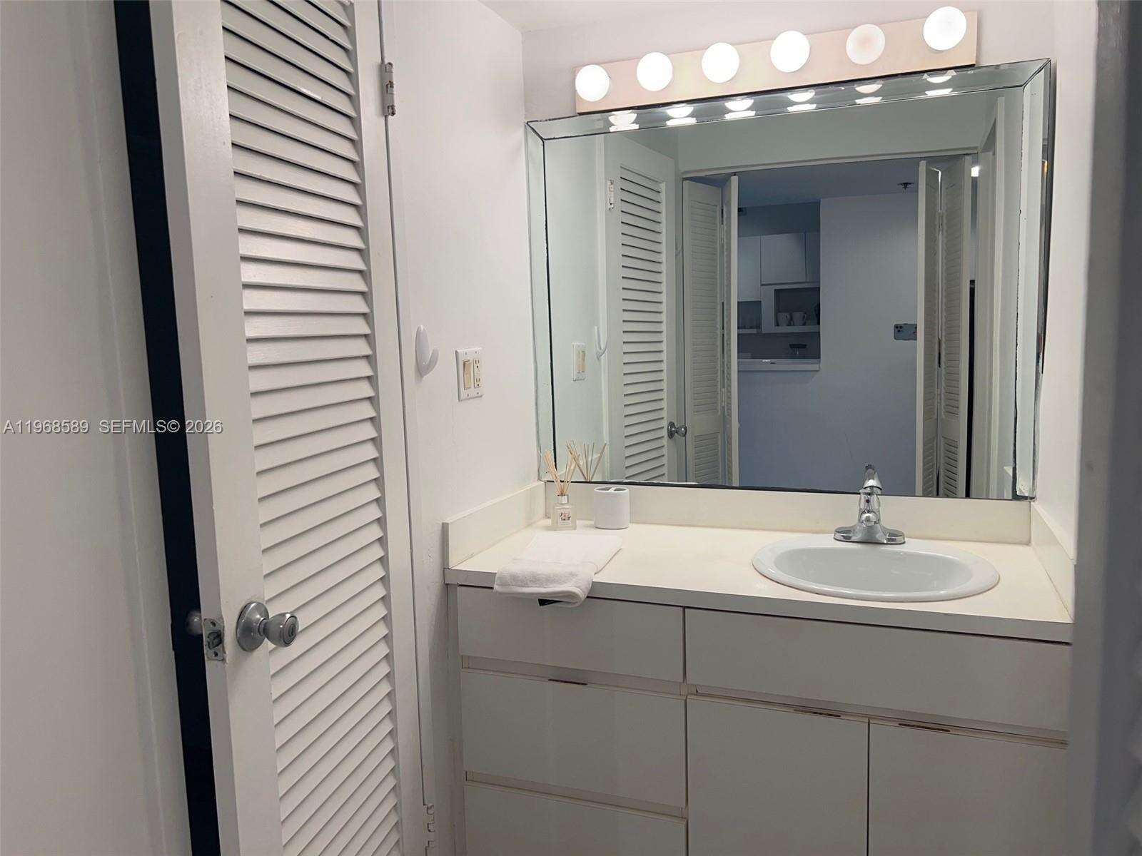 Decoplage Unit #415 | Picture 11