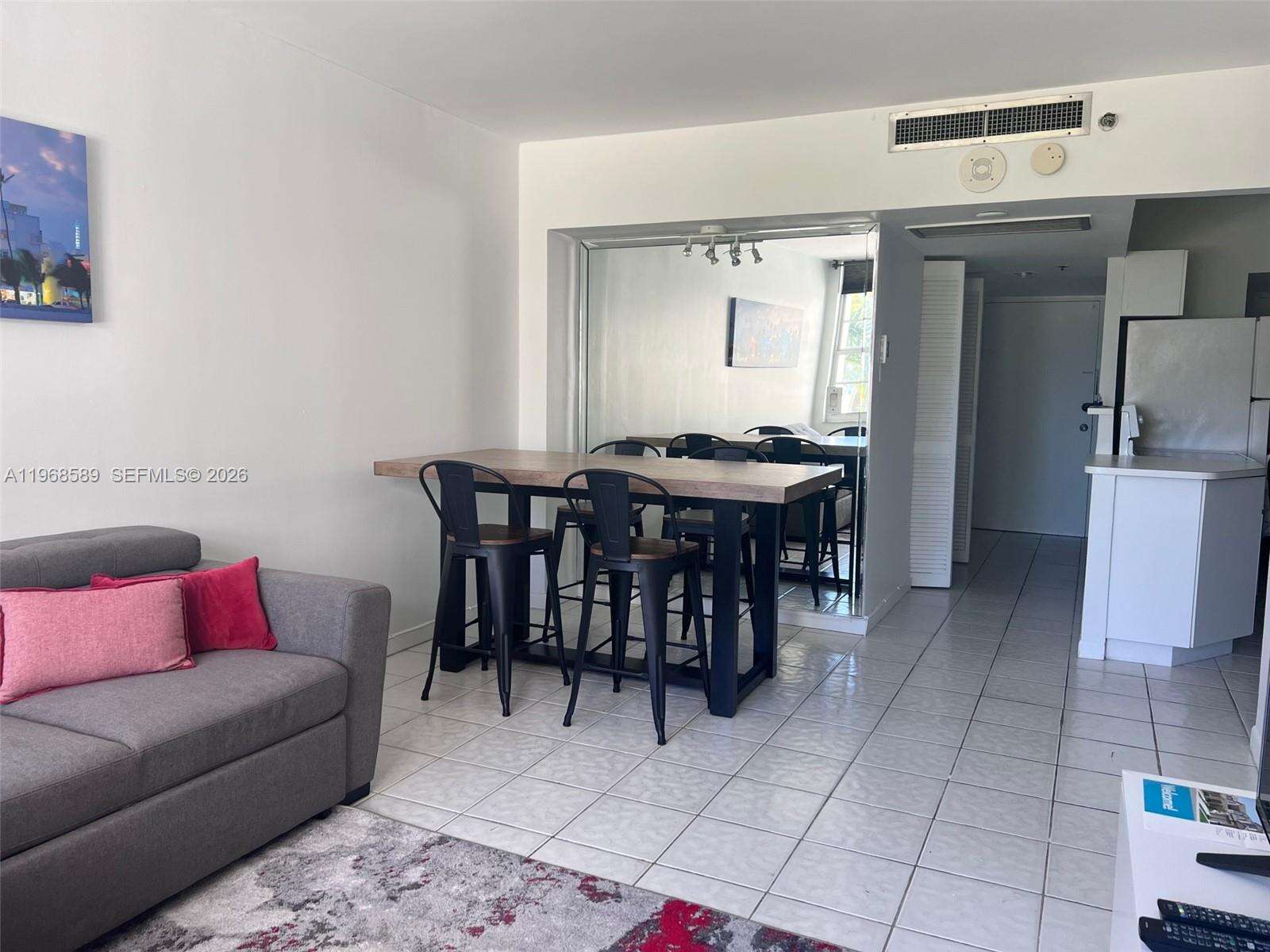 Decoplage Unit #415 | Picture 4