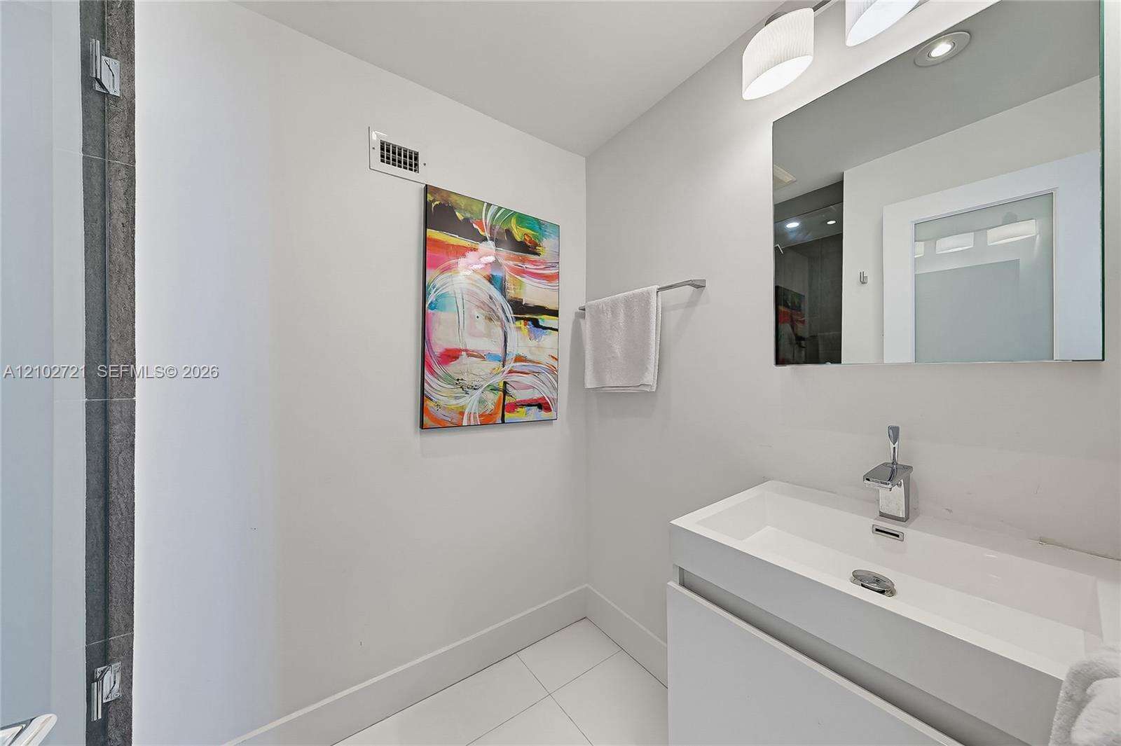 Decoplage Unit #1008 | Picture 10
