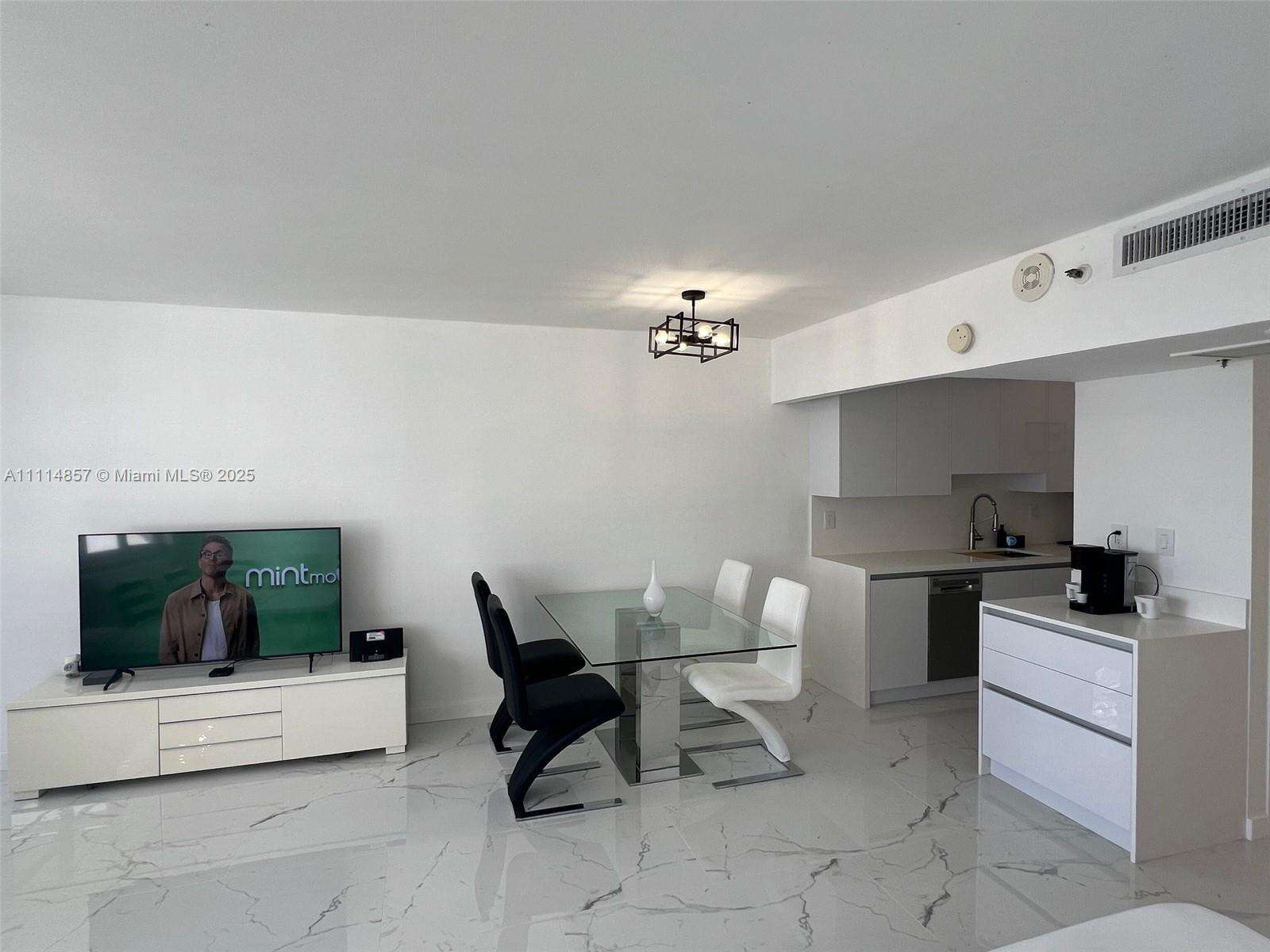 Decoplage Unit #1207 | Picture 5