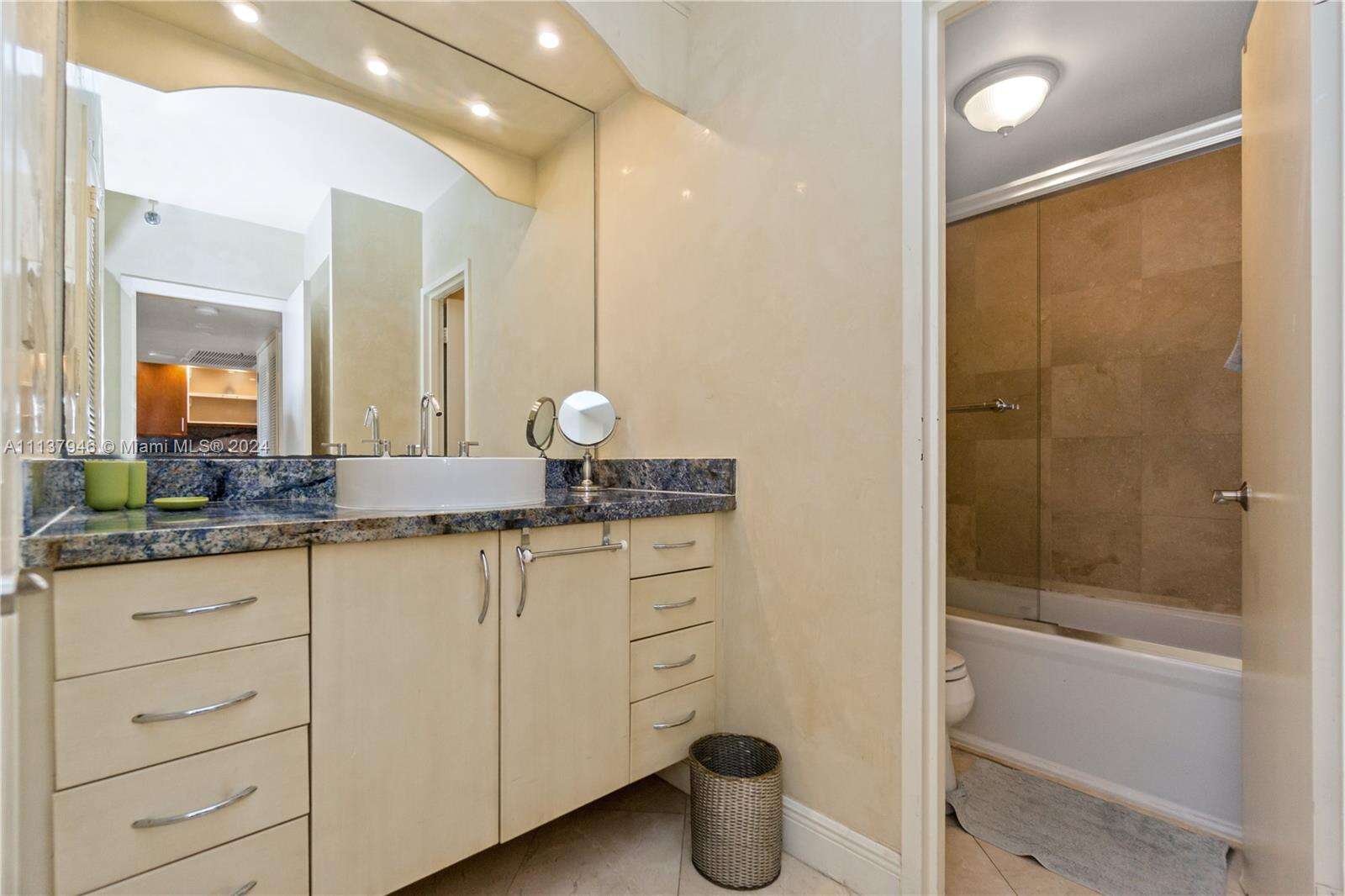 Decoplage Unit #1533 | Picture 11