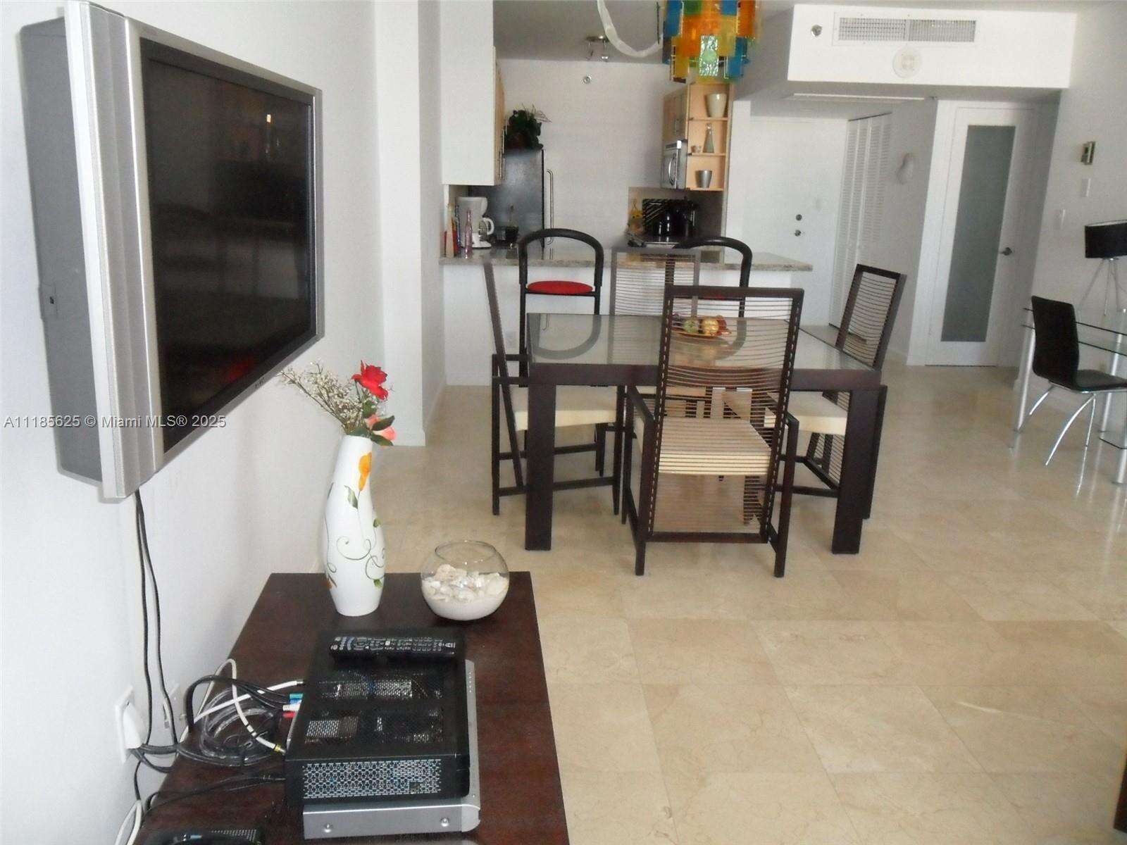 Decoplage Unit #1243 | Picture 2