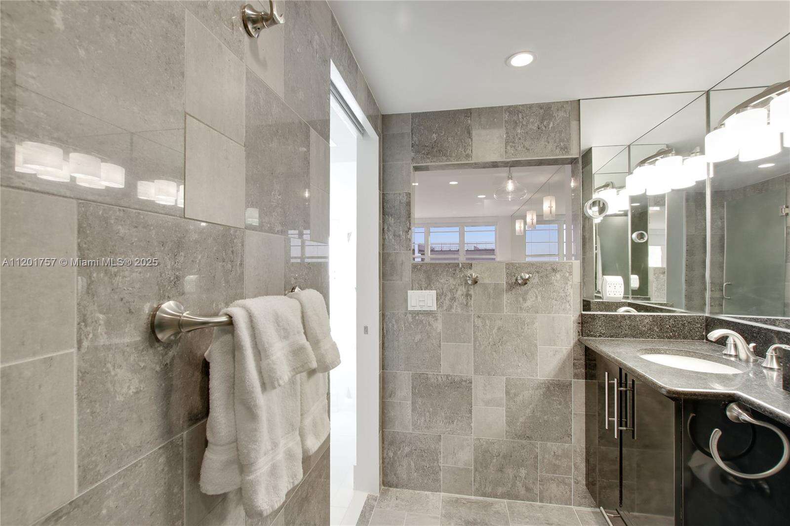 Decoplage Unit #940 | Picture 13