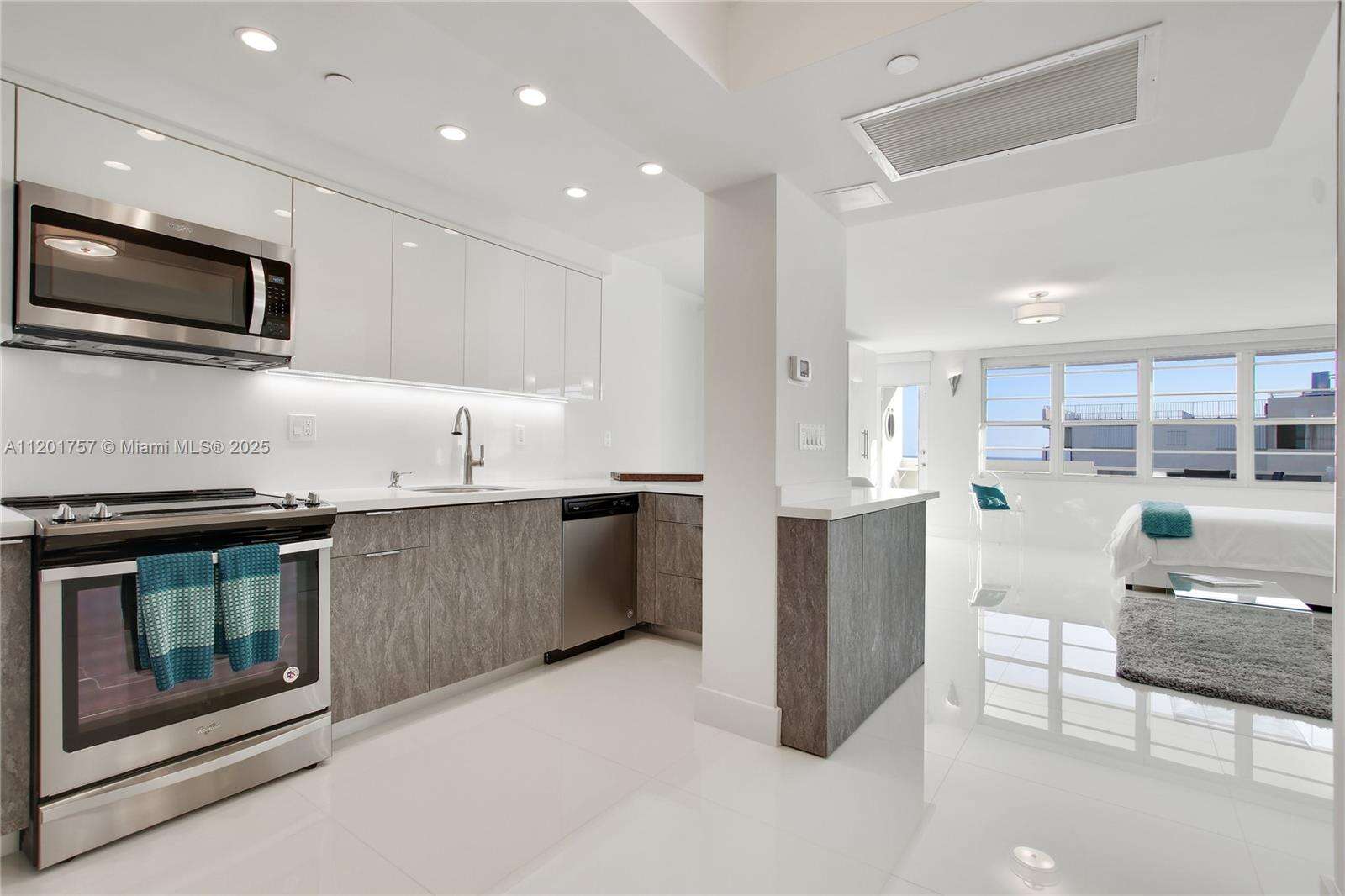 Decoplage Unit #940 | Picture 10