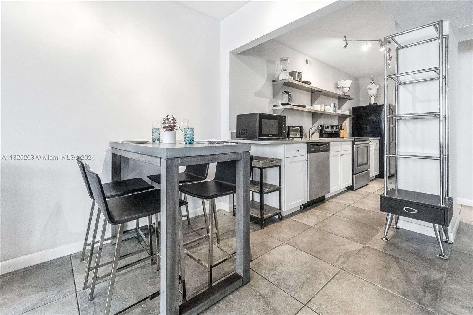 Decoplage Unit #320 | Picture 5