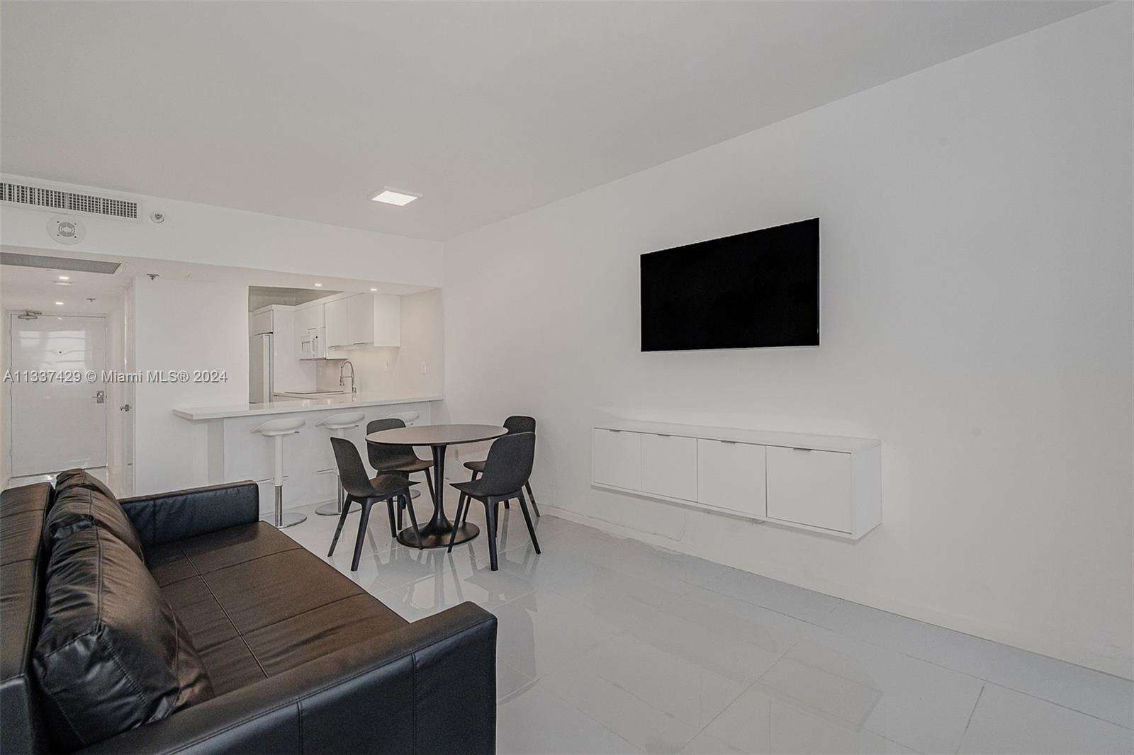 Decoplage Unit #519 | Picture 5