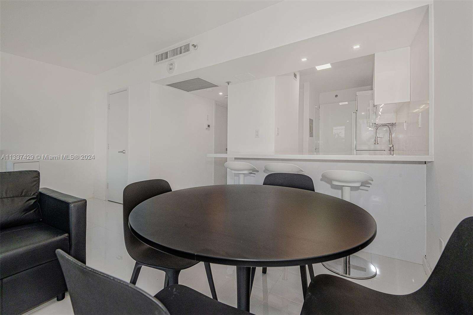 Decoplage Unit #519 | Picture 7