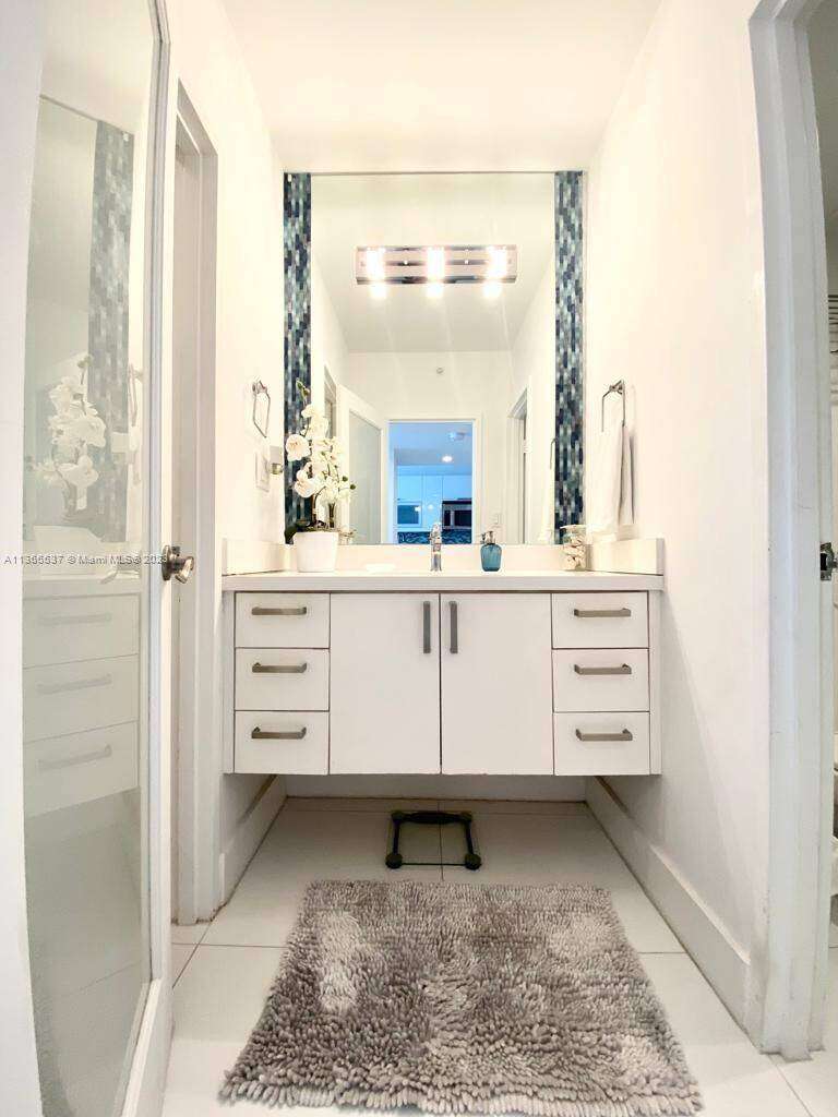 Decoplage Unit #906 | Picture 4