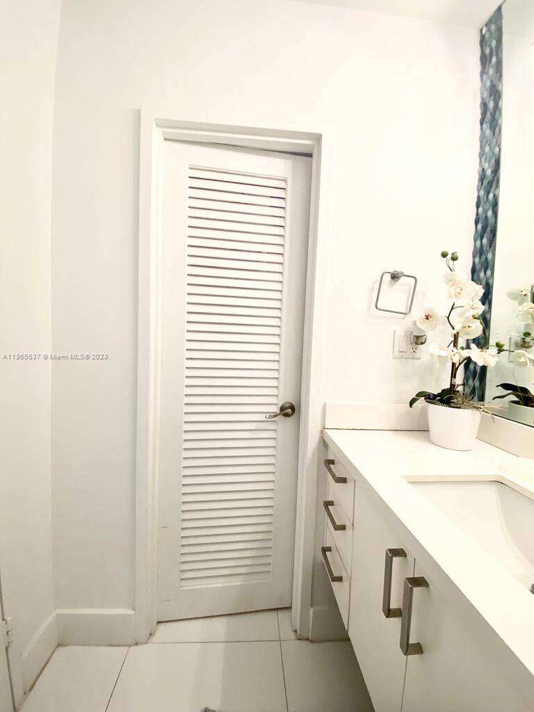 Decoplage Unit #906 | Picture 7