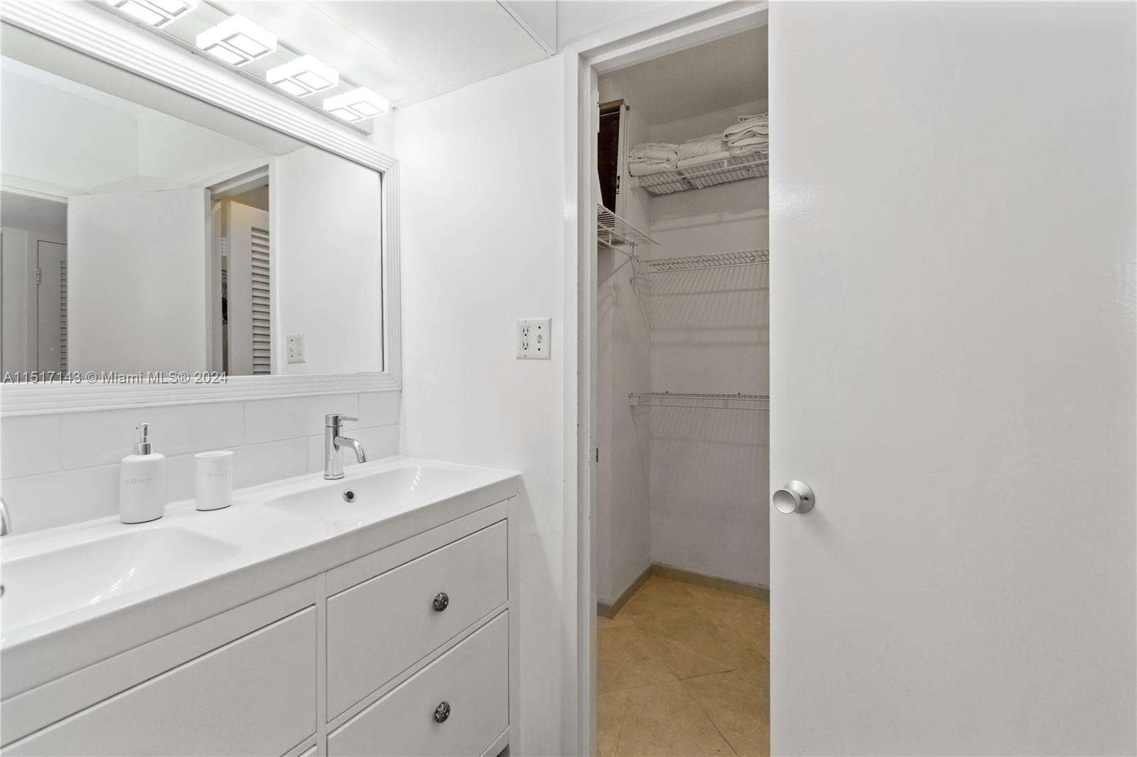 Decoplage Unit #312 | Picture 11