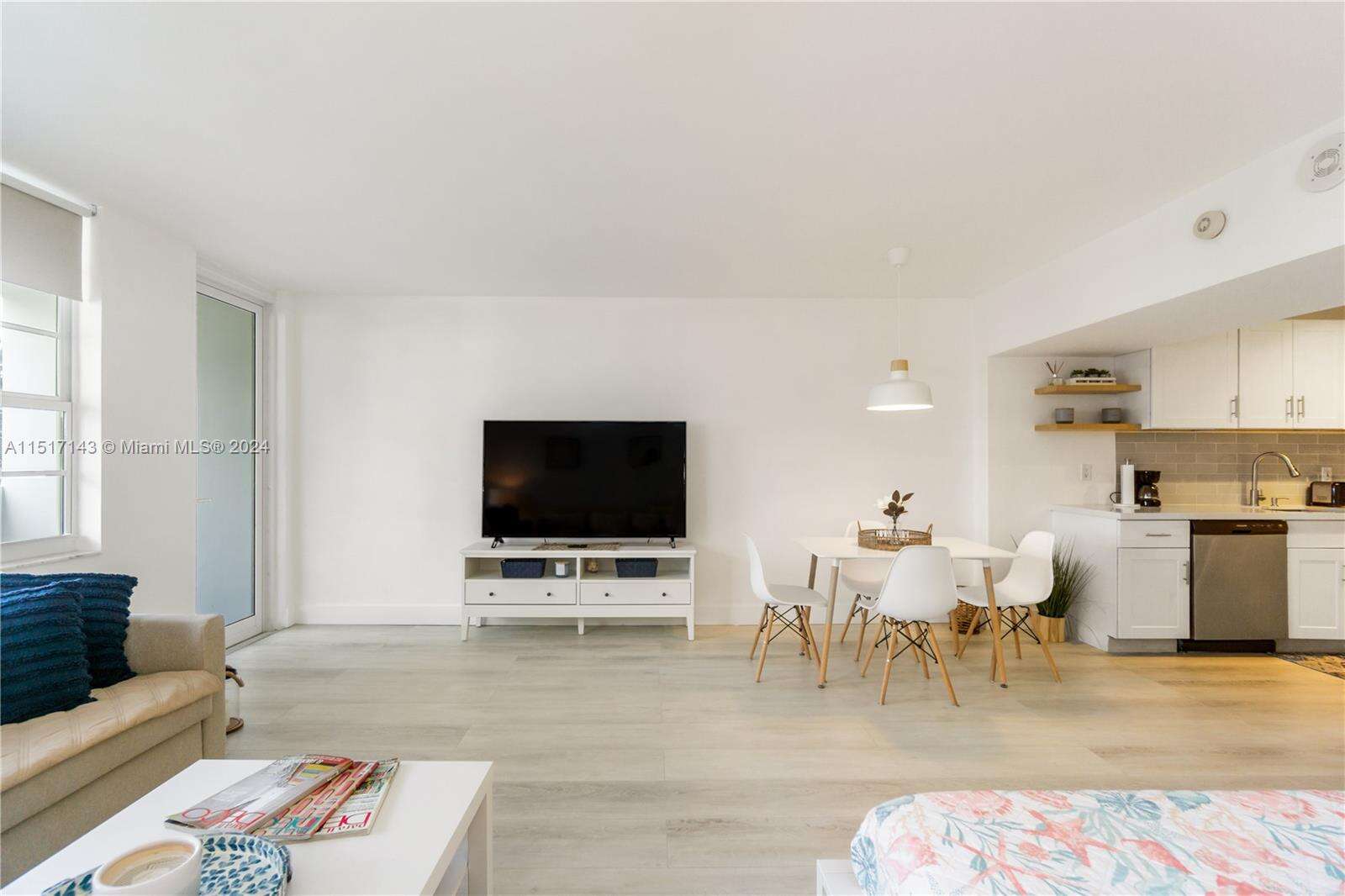 Decoplage Unit #312 | Picture 6