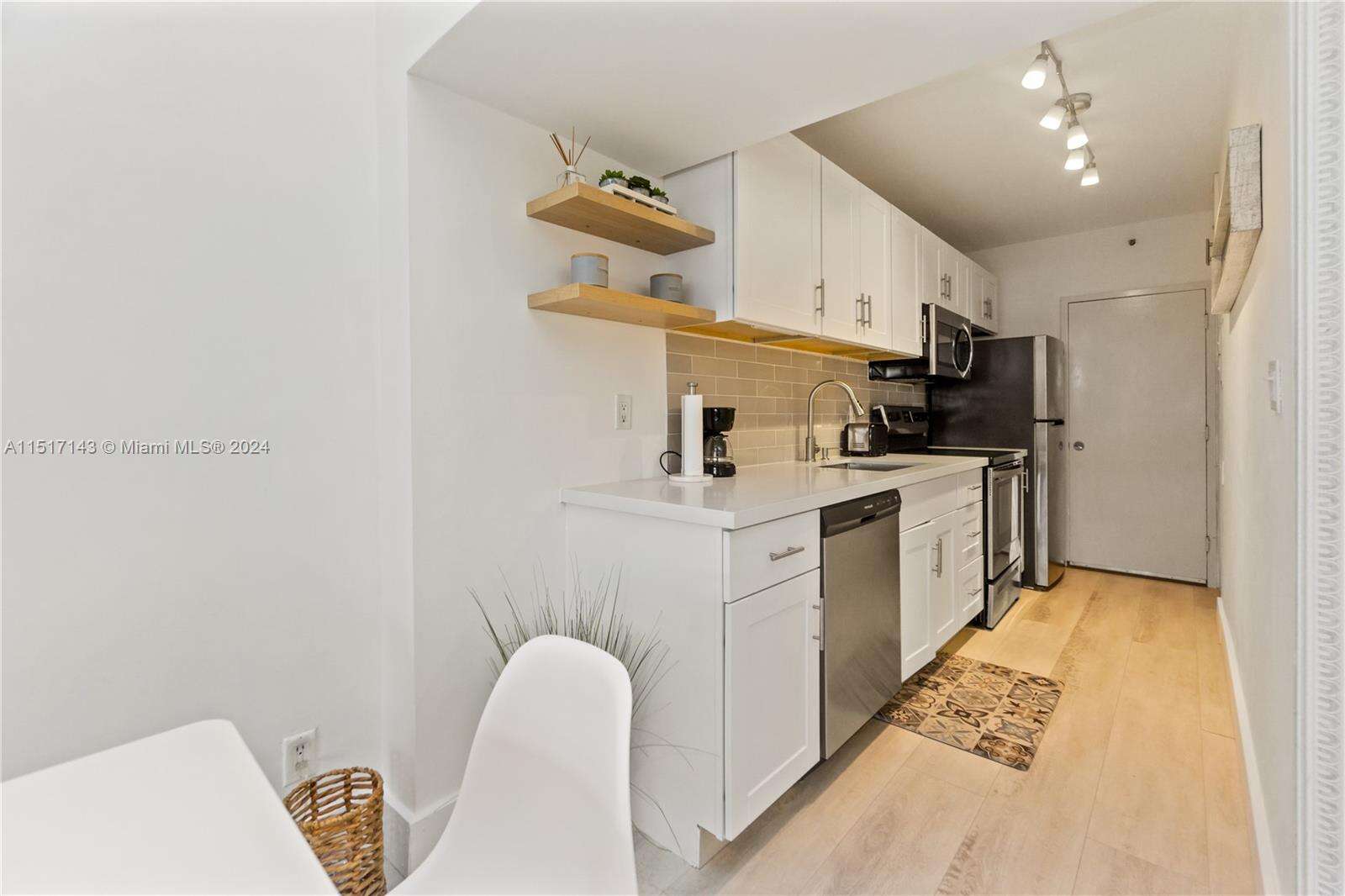 Decoplage Unit #312 | Picture 7