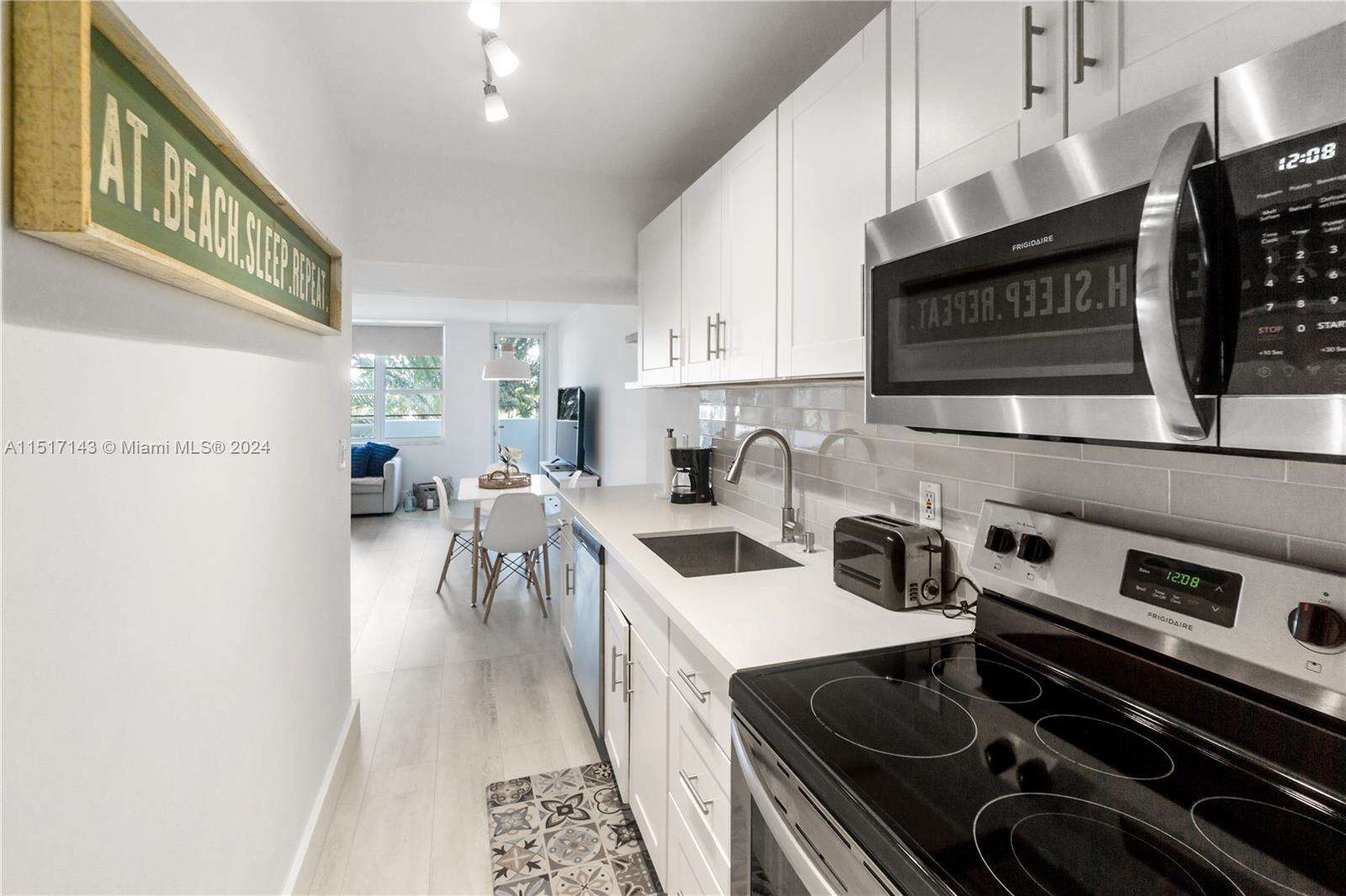 Decoplage Unit #312 | Picture 9